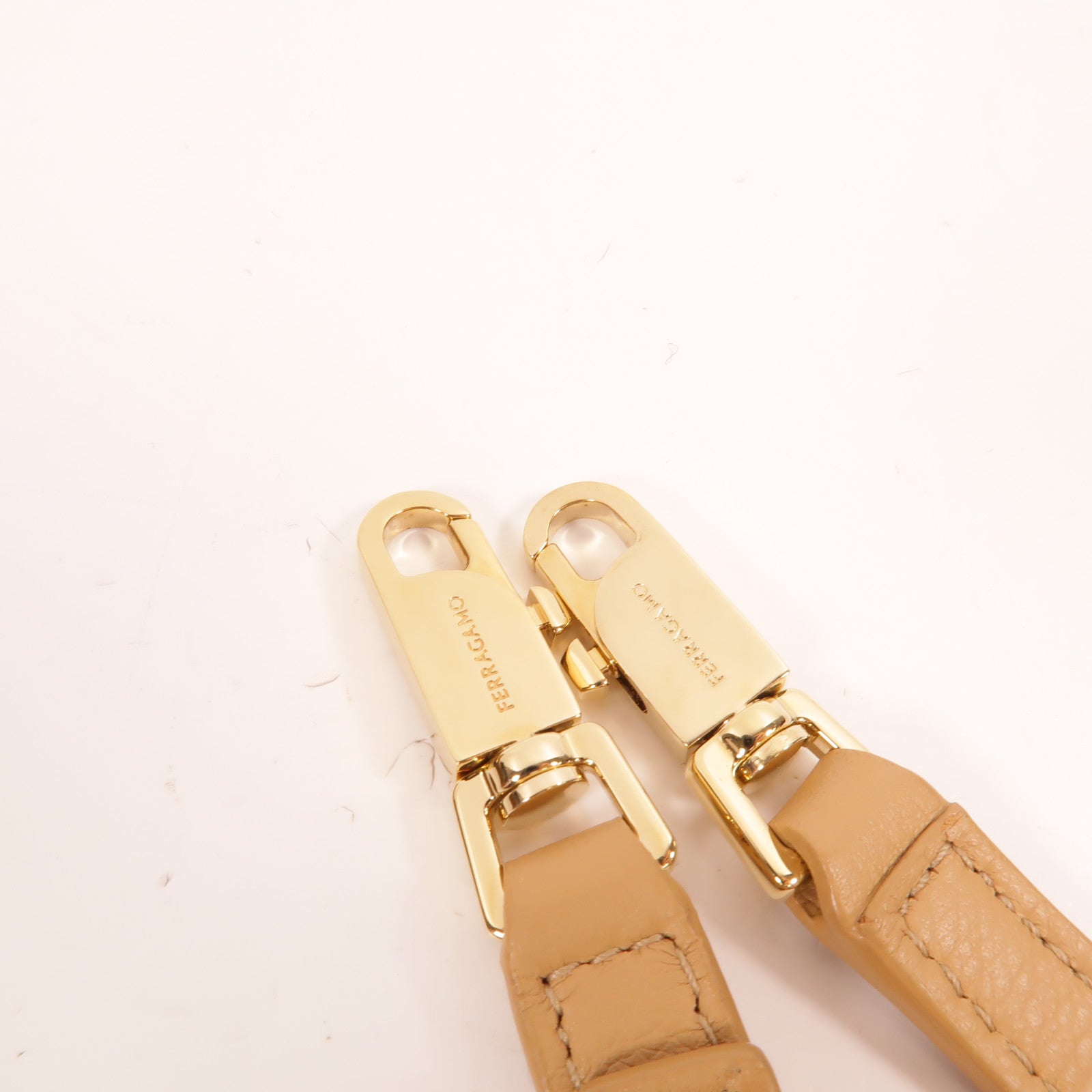 Salvatore Ferragamo 牛皮皮革Mini Hug肩背袋