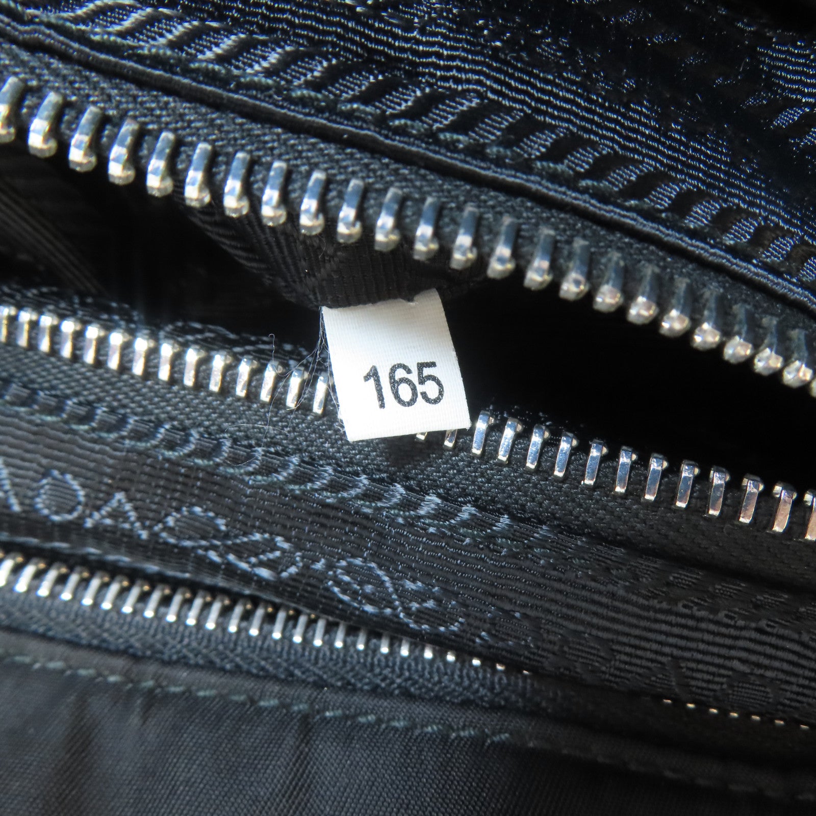 PRADA 尼龍Tote Bag銀扣鏈帶肩背袋黑色