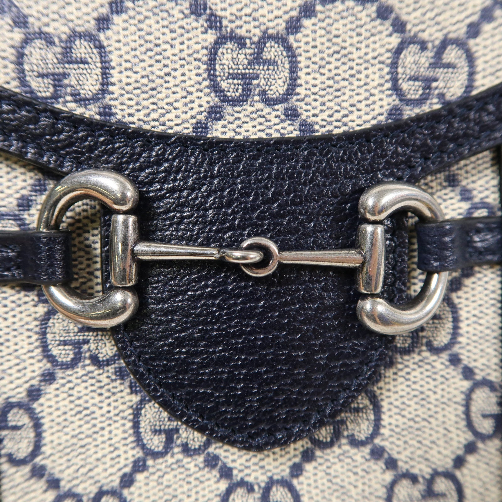 GUCCI 【激減優惠】塗層帆布Horsebit 1955銀扣肩背袋深藍色/米色