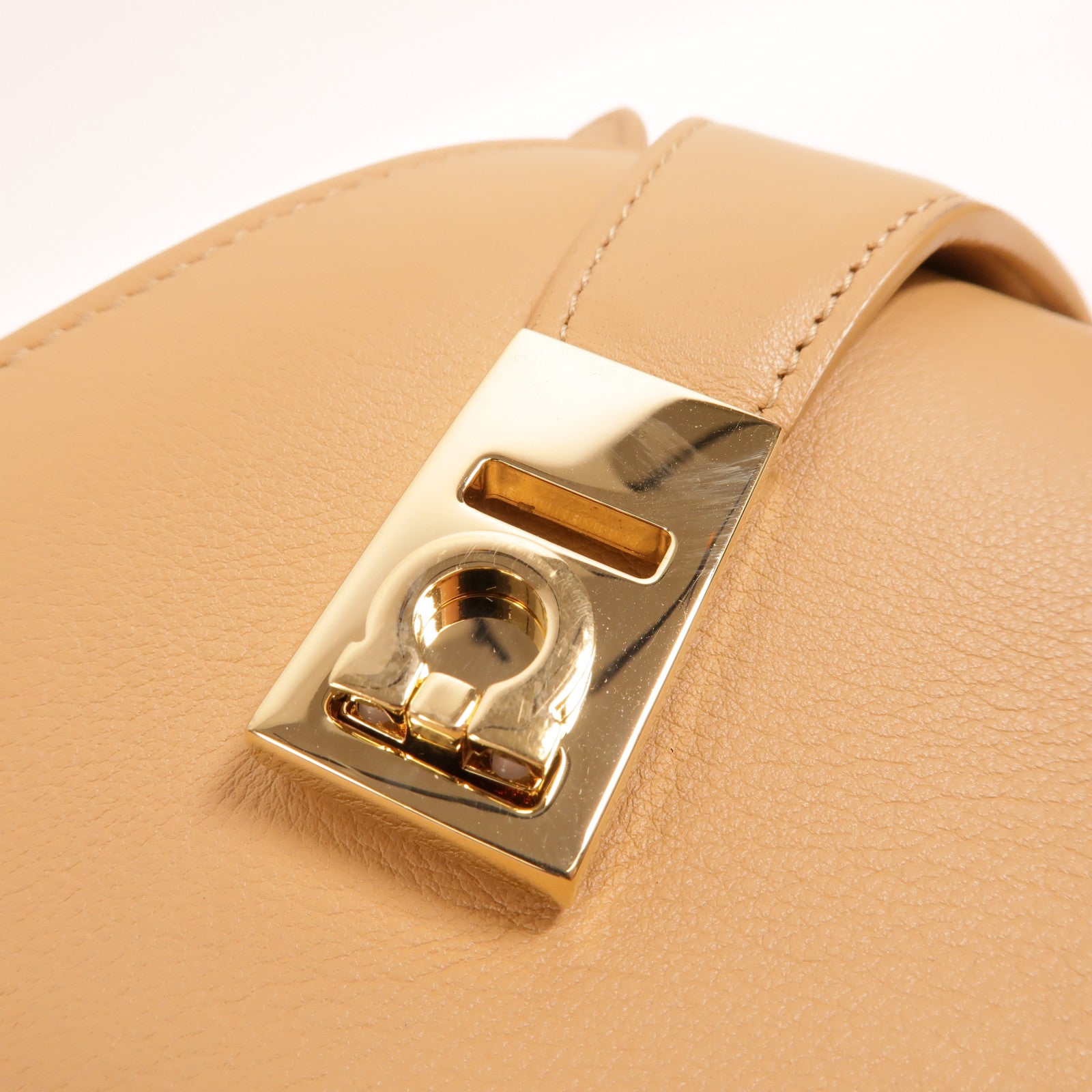 Salvatore Ferragamo 牛皮皮革Mini Hug肩背袋