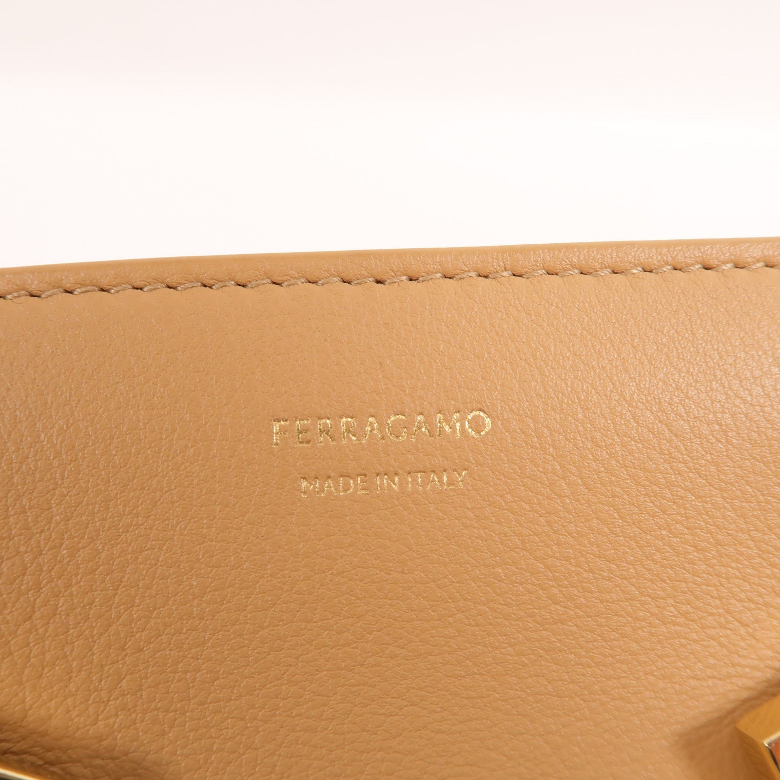 Salvatore Ferragamo 牛皮皮革Mini Hug肩背袋