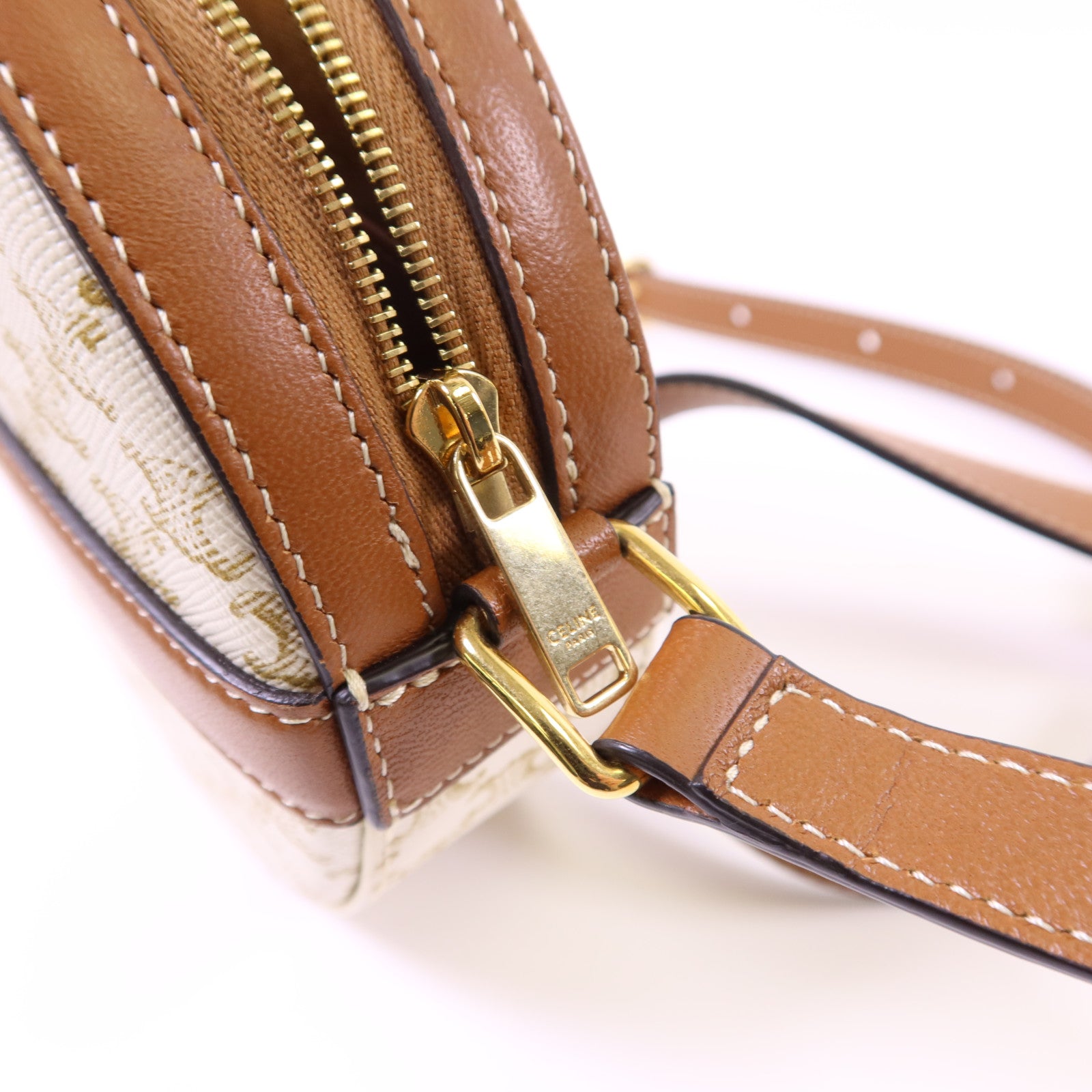 CELINE 塗層帆布Triomphe Round Shoulder Bag金扣肩背袋