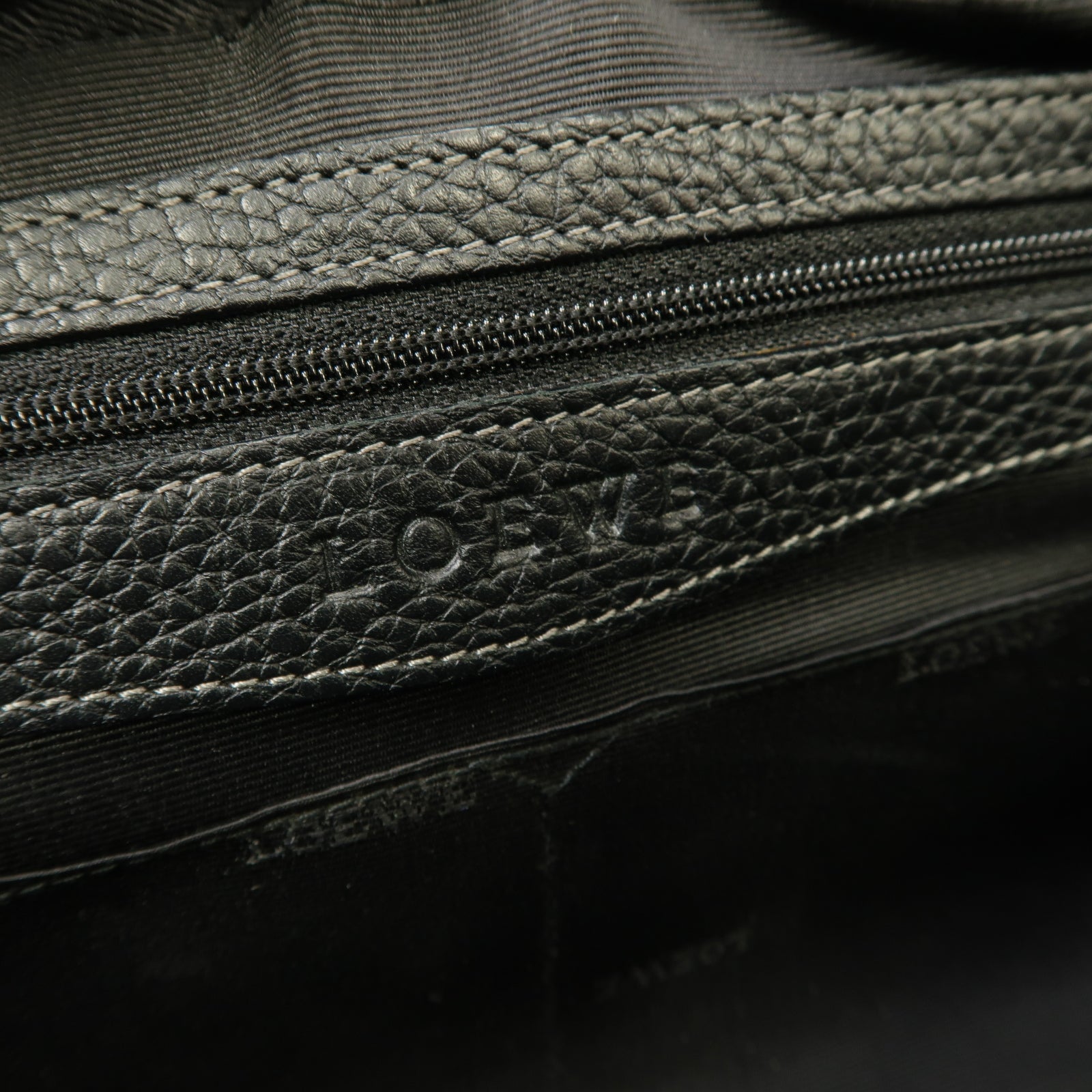 LOEWE 【激減優惠】牛皮皮革Hand Bag銀扣手挽袋黑色