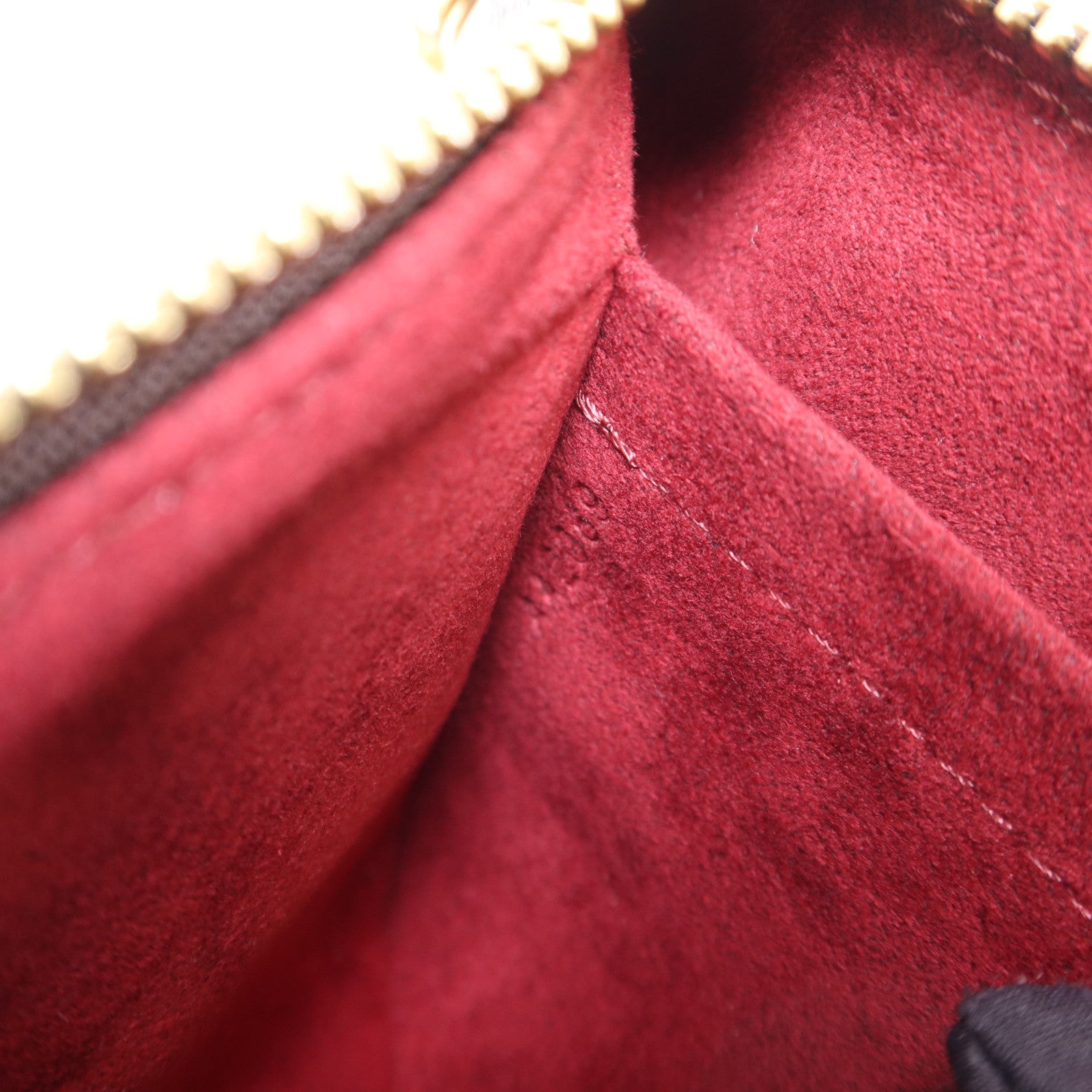 LOUIS VUITTON Damier Pochette Milla MM金扣鏈帶肩背袋