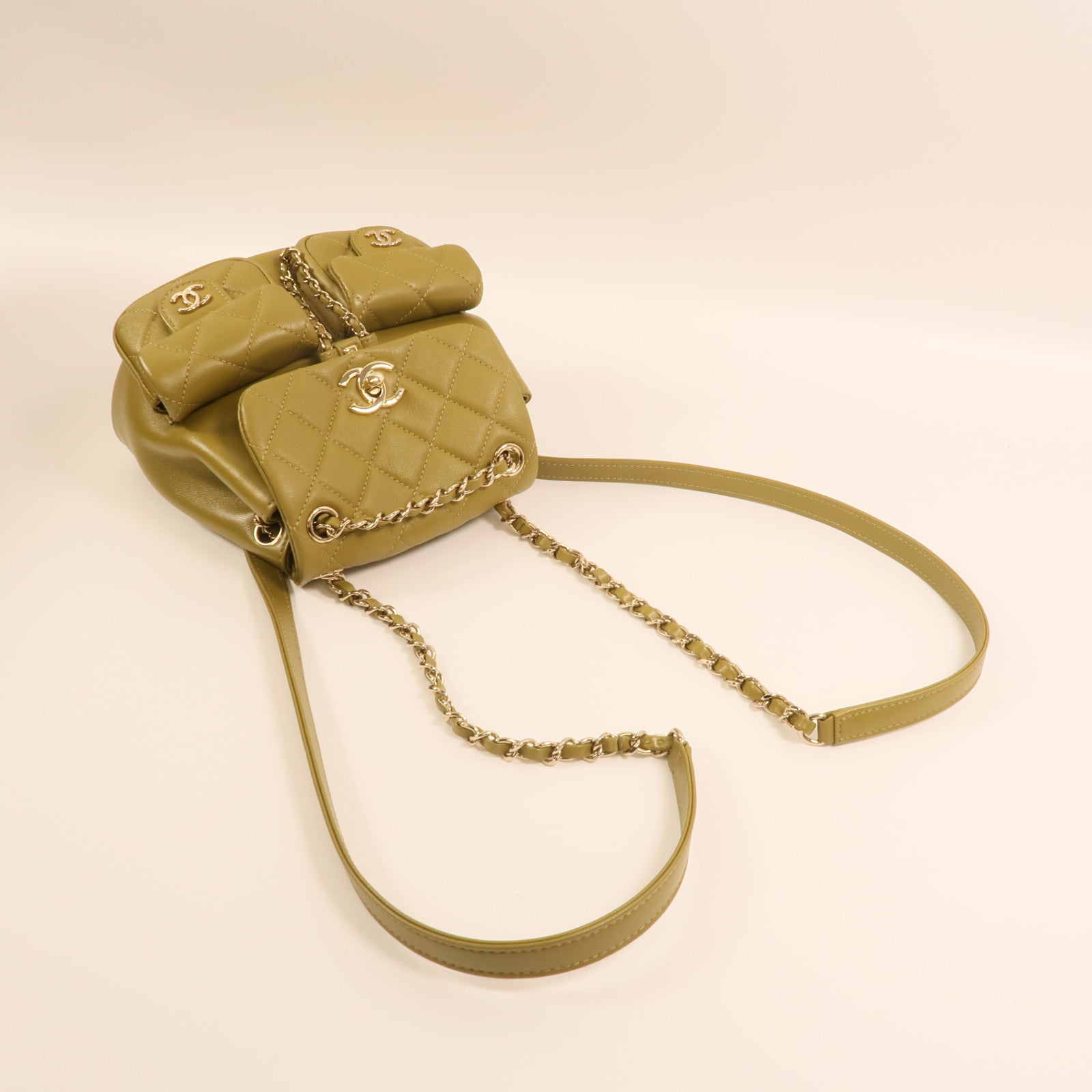 CHANEL 牛皮皮革Duma金扣背包