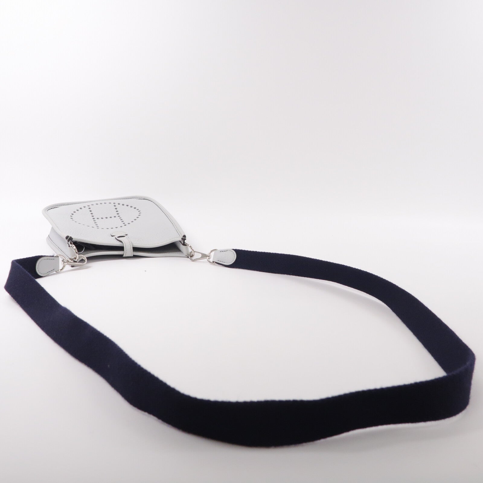 HERMES Clemence皮革Evelyne PM肩背袋Bleu Pale