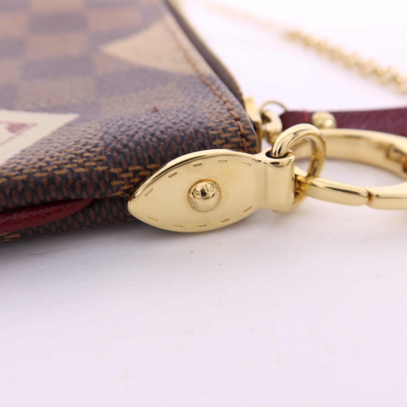 LOUIS VUITTON Damier Pochette Milla MM金扣鏈帶肩背袋