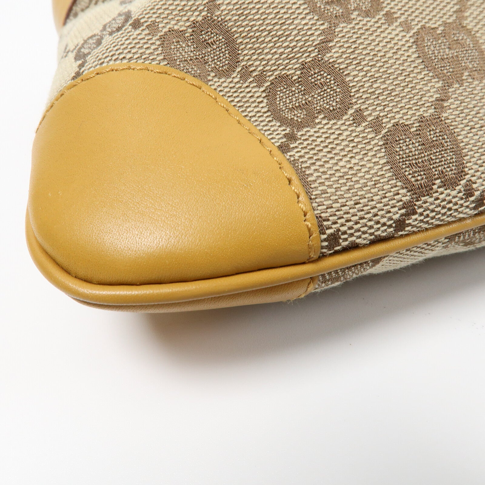 GUCCI 帆布Shoulder Pouch金扣肩背袋