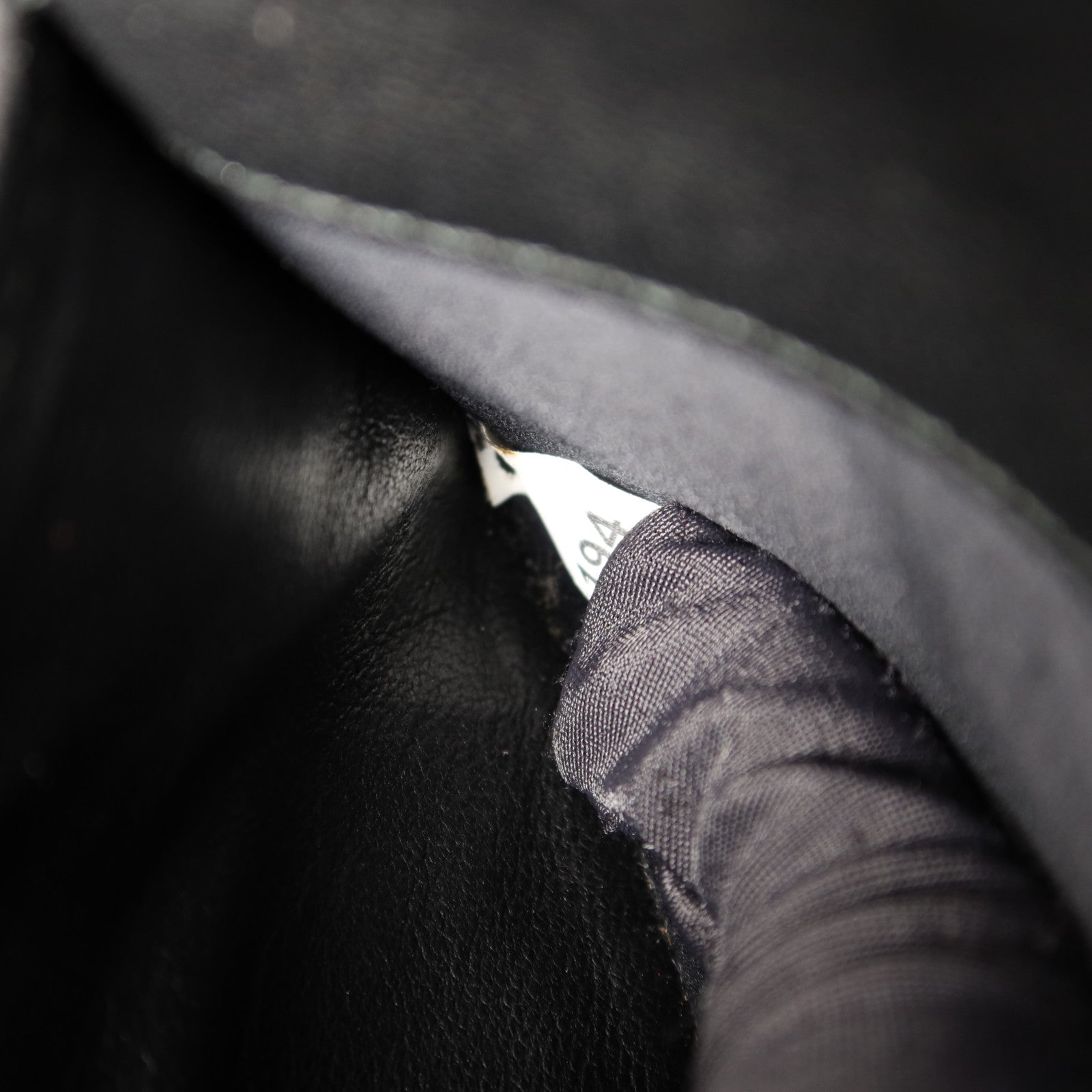 Miu Miu 羊皮皮革Shoulder Bag金扣肩背袋