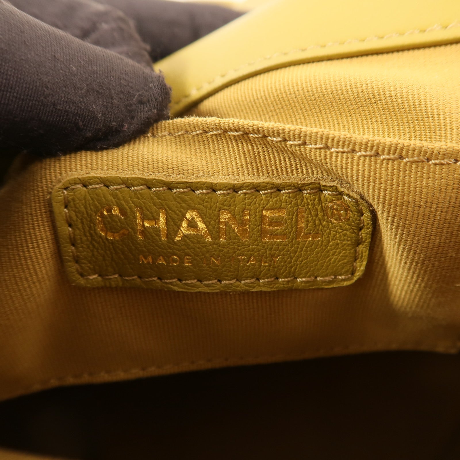 CHANEL 牛皮皮革Duma金扣背包