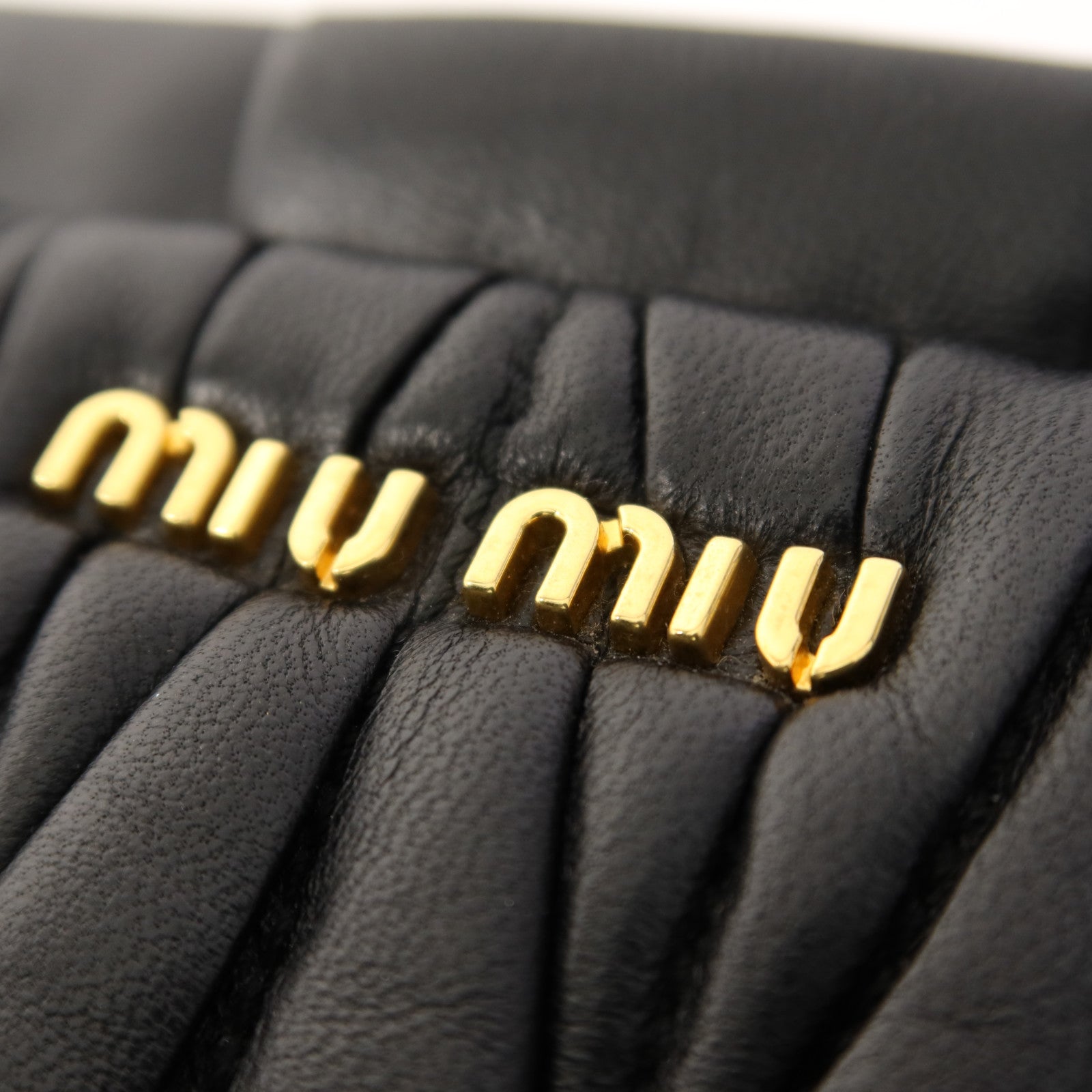 Miu Miu 羊皮皮革Shoulder Bag金扣肩背袋