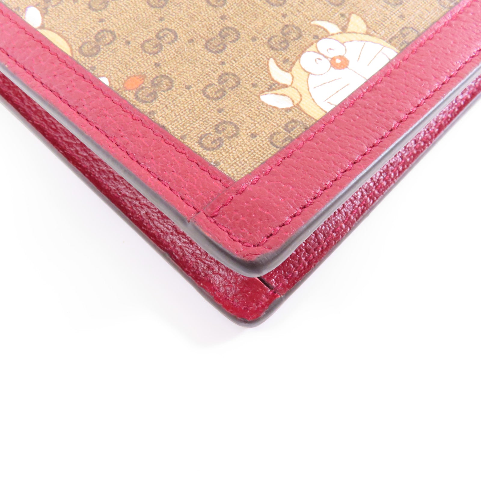 GUCCI 【激減優惠】塗層帆布Gucci x Doraemon Clutch Bag金扣手拿包啡色/紅色
