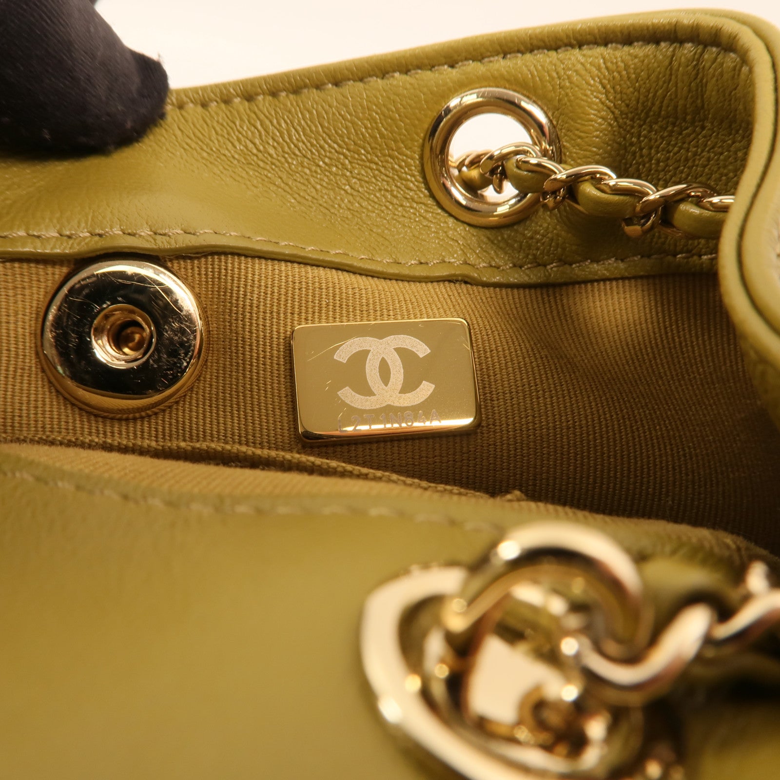 CHANEL 牛皮皮革Duma金扣背包