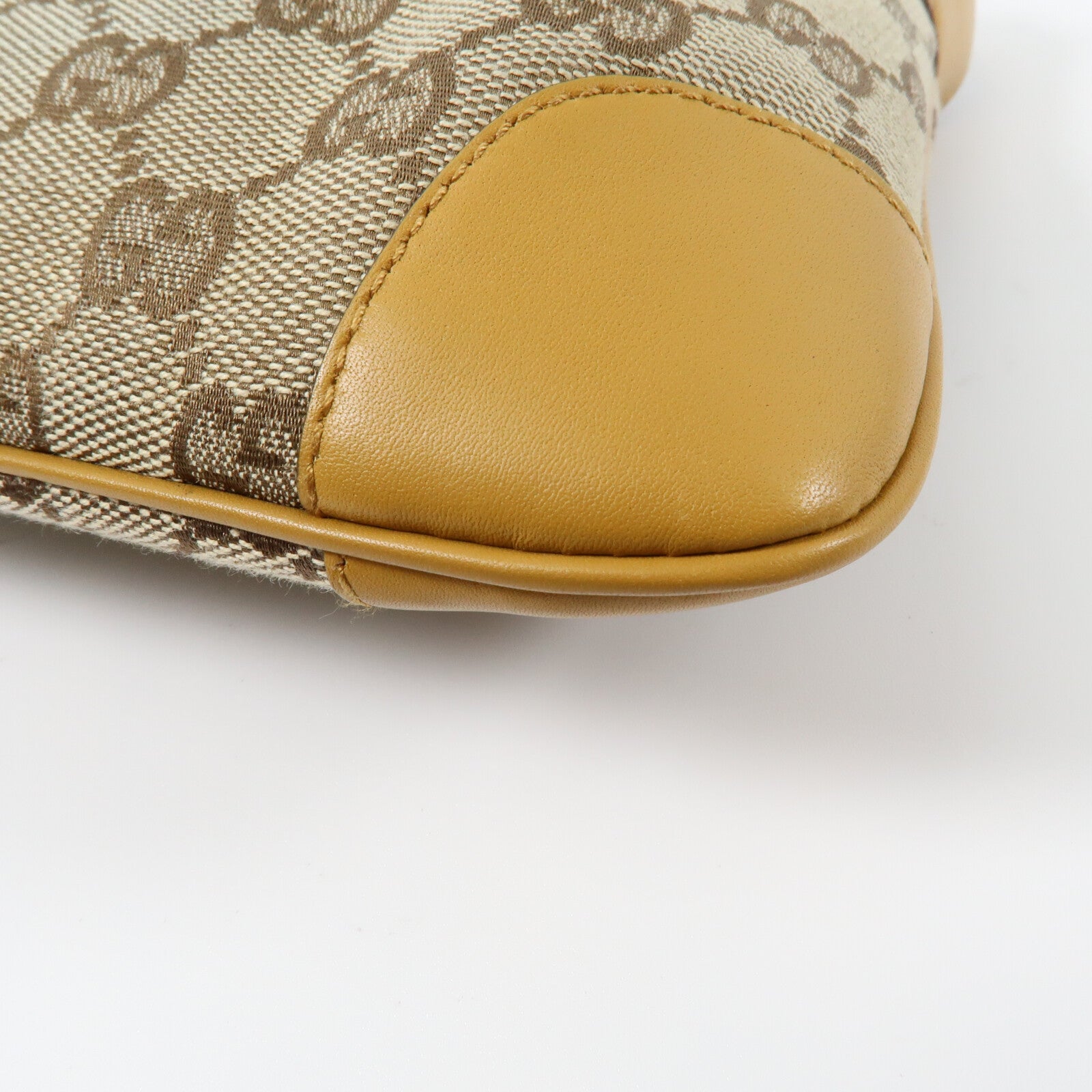 GUCCI 帆布Shoulder Pouch金扣肩背袋