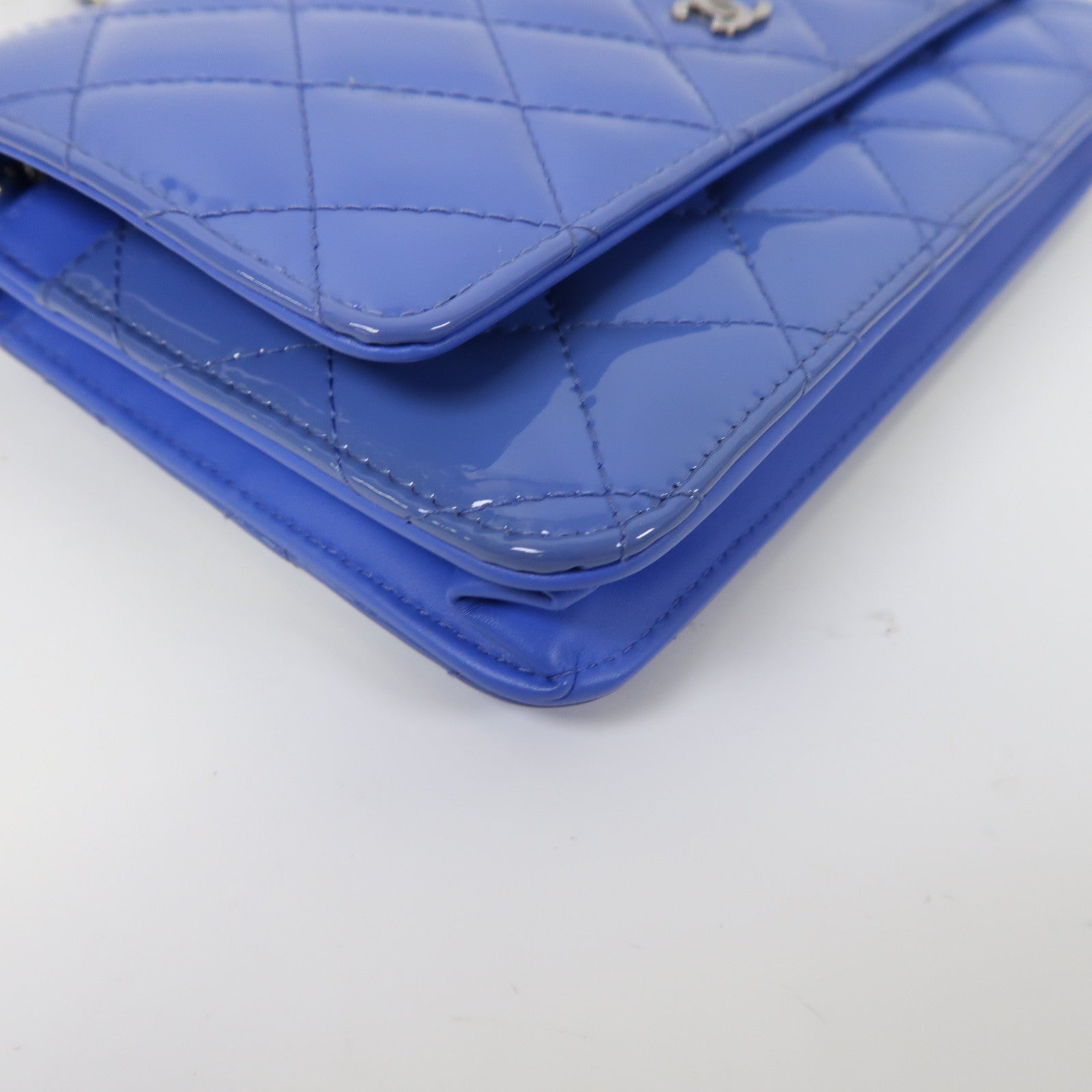 CHANEL 菱格漆皮皮革Wallet On Chain銀扣鏈帶肩背袋藍色