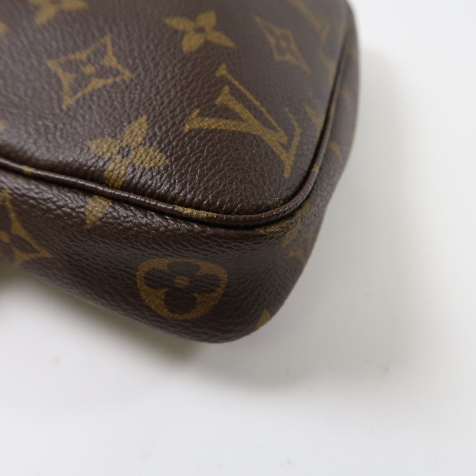 LOUIS VUITTON Monogram Pochette Accessoires金扣手挽袋啡色
