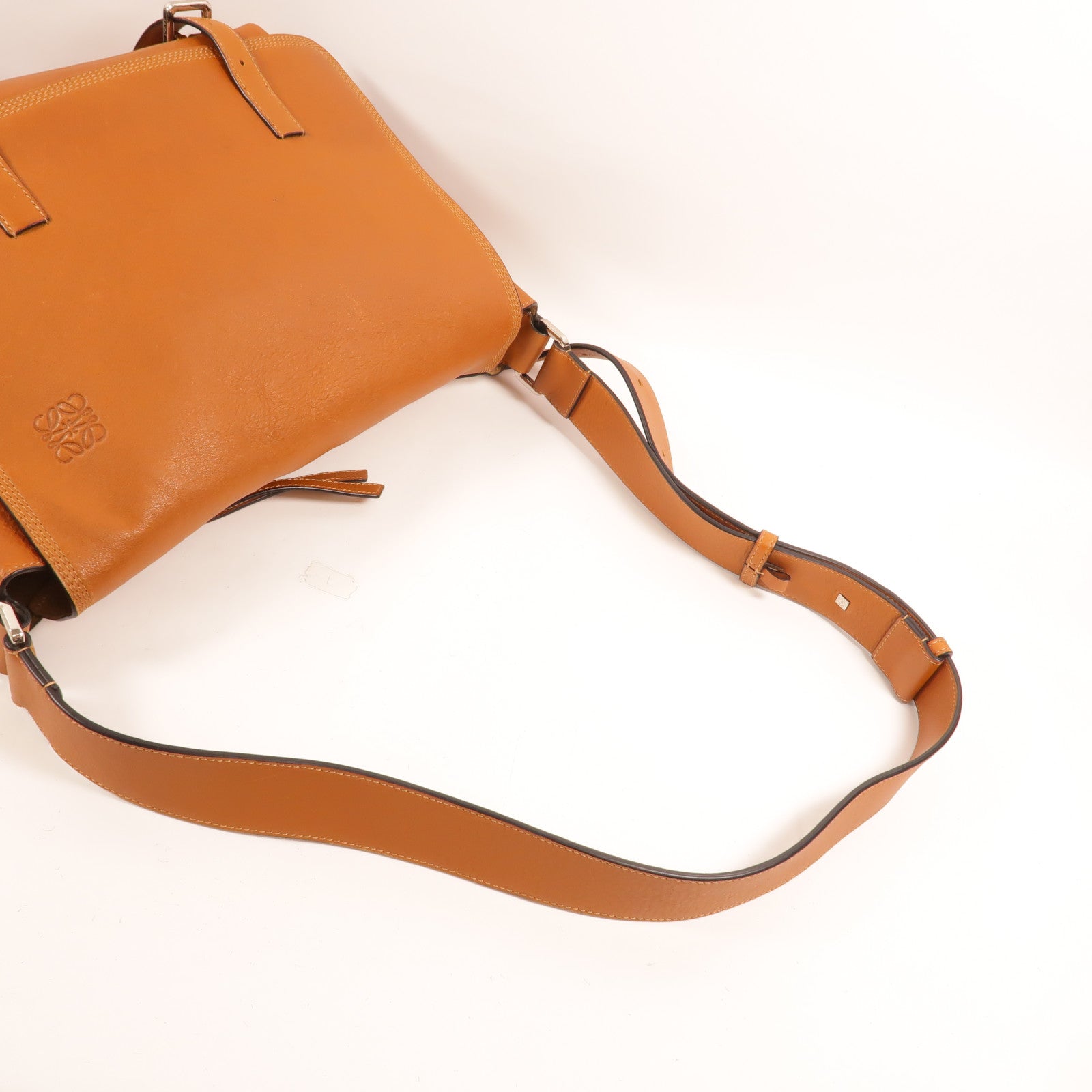 LOEWE 牛皮皮革Military Messenger Bag肩背袋