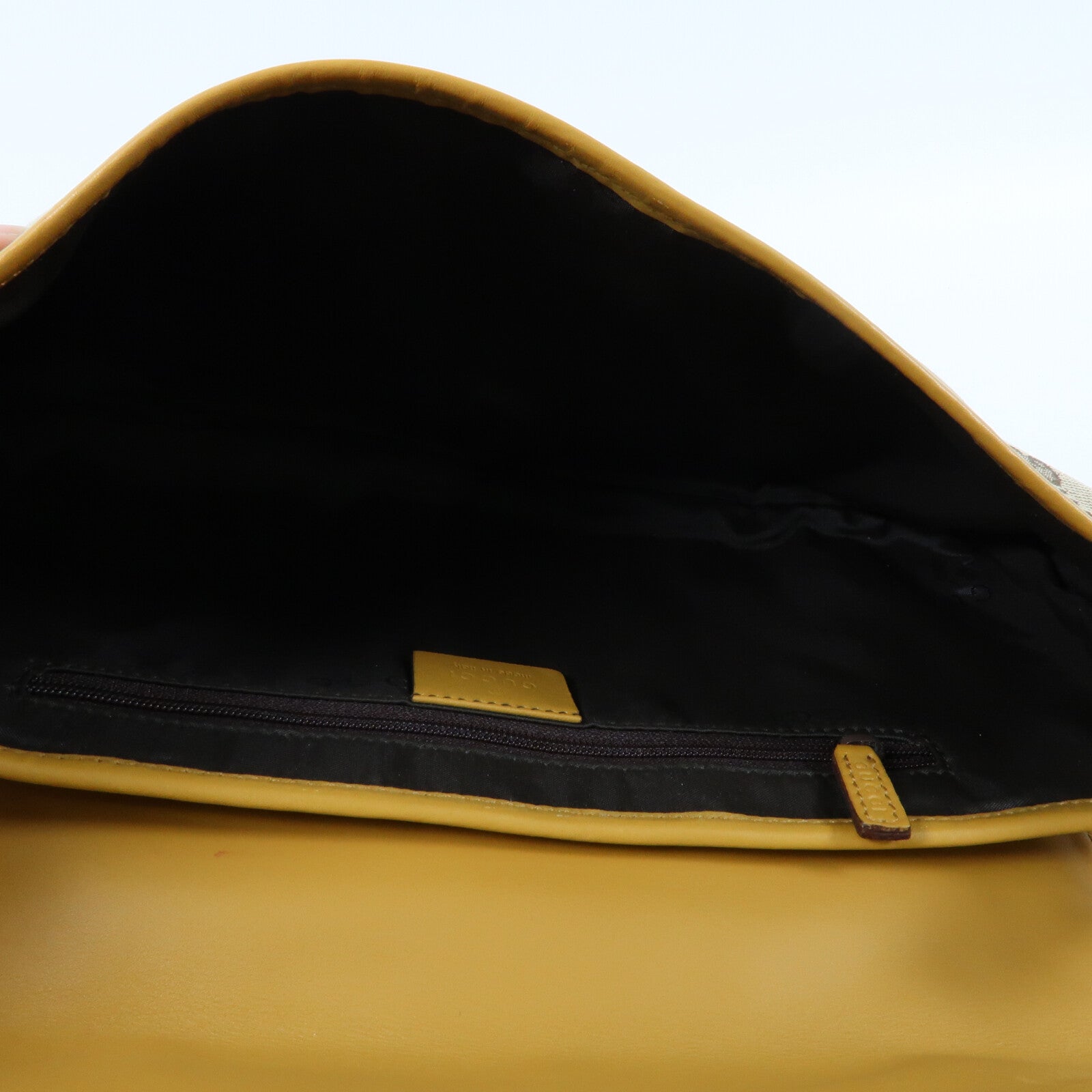 GUCCI 帆布Shoulder Pouch金扣肩背袋