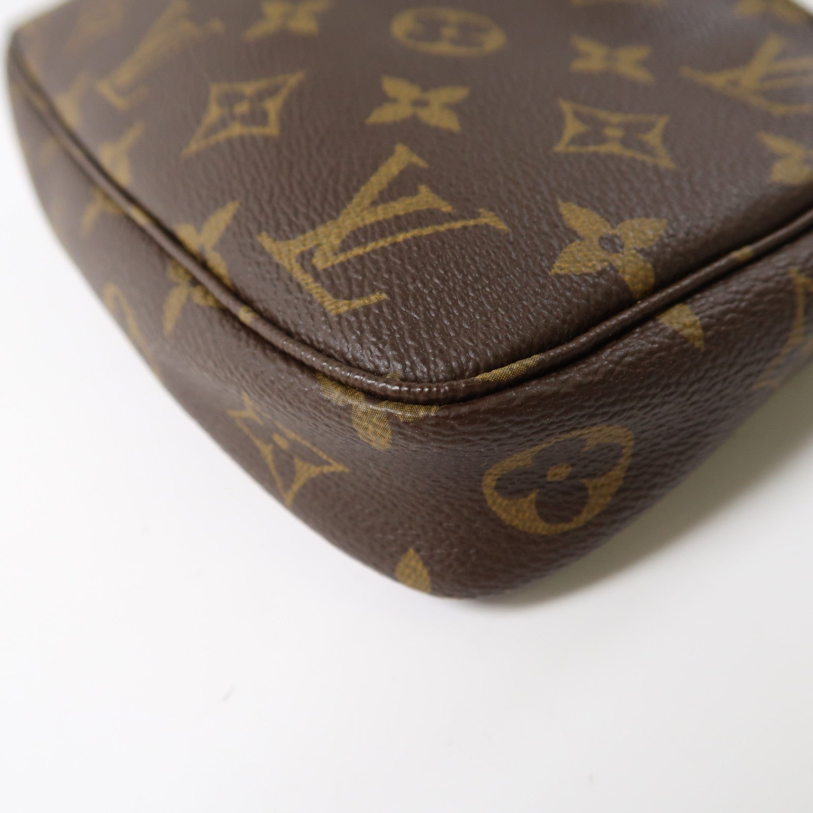LOUIS VUITTON Monogram Pochette Accessoires金扣手挽袋啡色