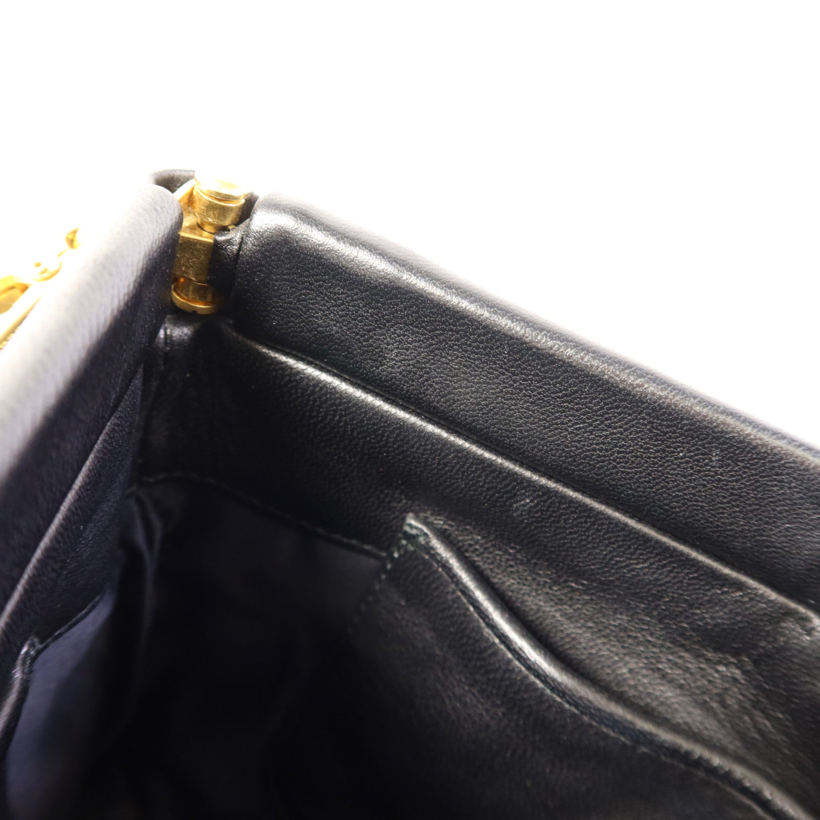 Miu Miu 羊皮皮革Shoulder Bag金扣肩背袋