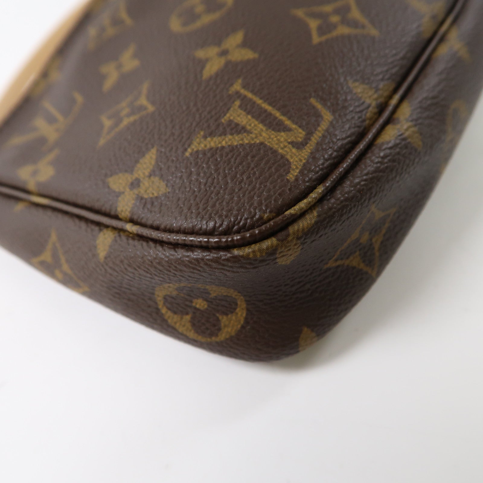 LOUIS VUITTON Monogram Pochette Accessoires金扣手挽袋啡色