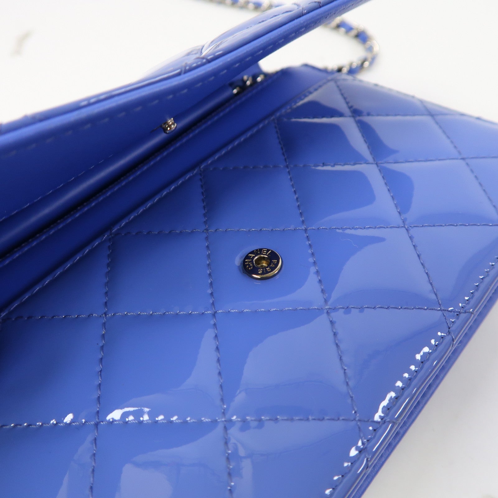 CHANEL 菱格漆皮皮革Wallet On Chain銀扣鏈帶肩背袋藍色
