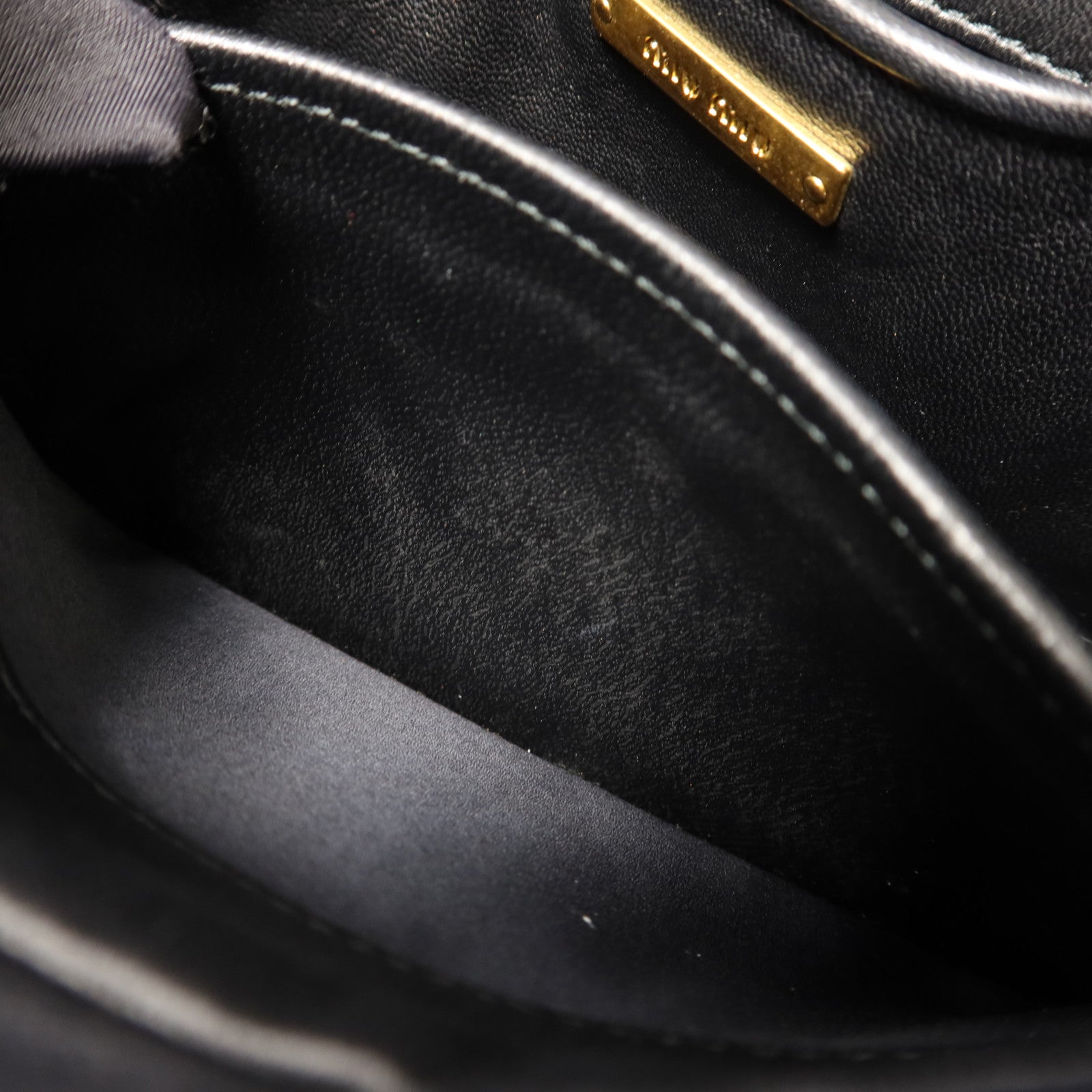 Miu Miu 羊皮皮革Shoulder Bag金扣肩背袋