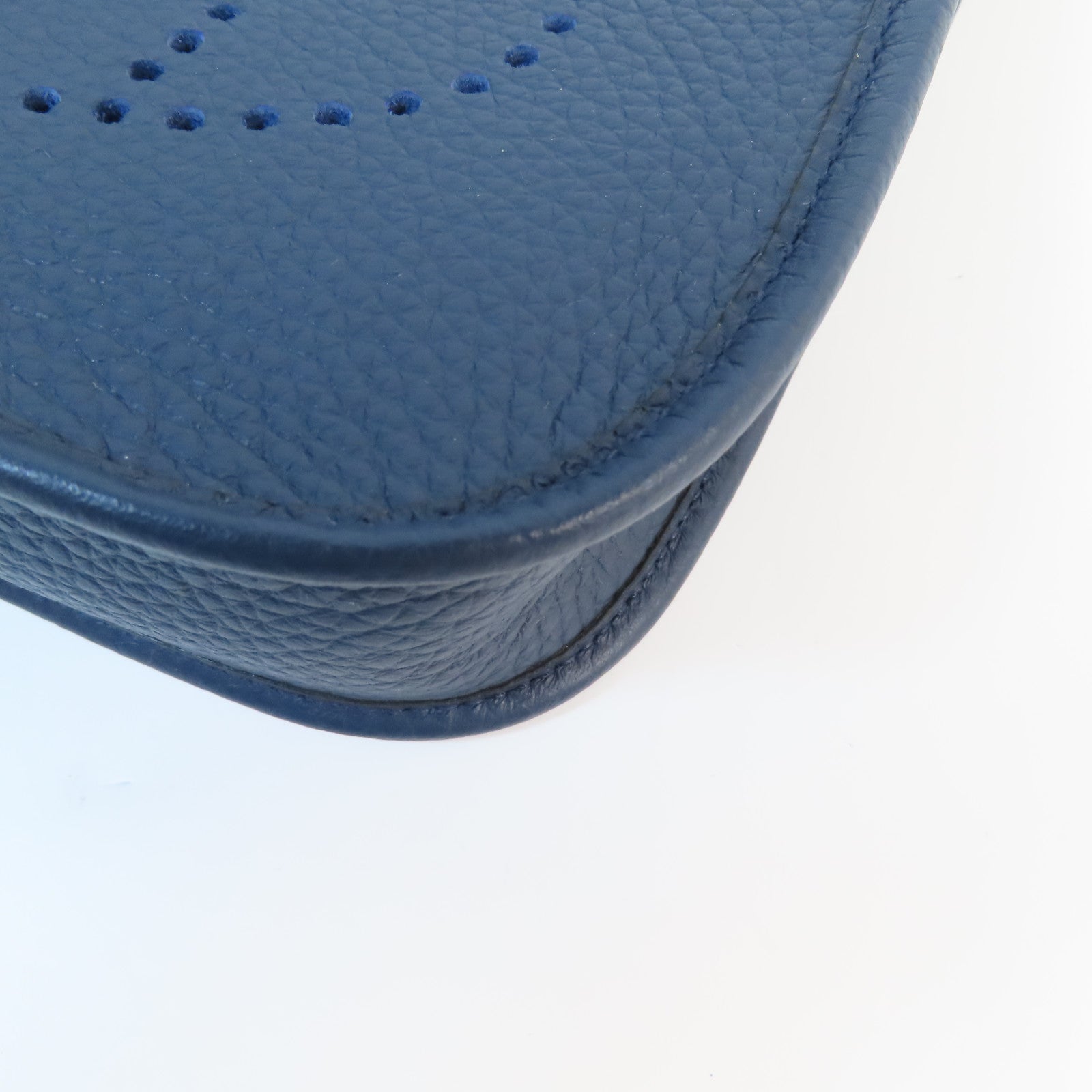 HERMES Clemence皮革Evelyne TPM金扣肩背袋Bleu De Prusse