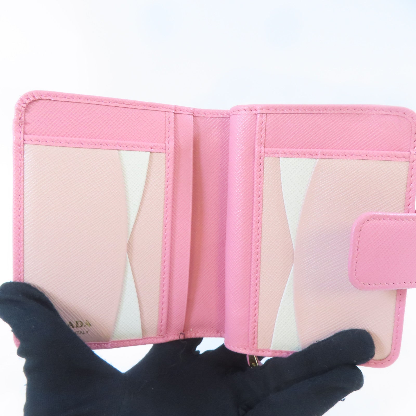 PRADA Saffiano皮革Bifold Wallet金扣錢包粉紅色