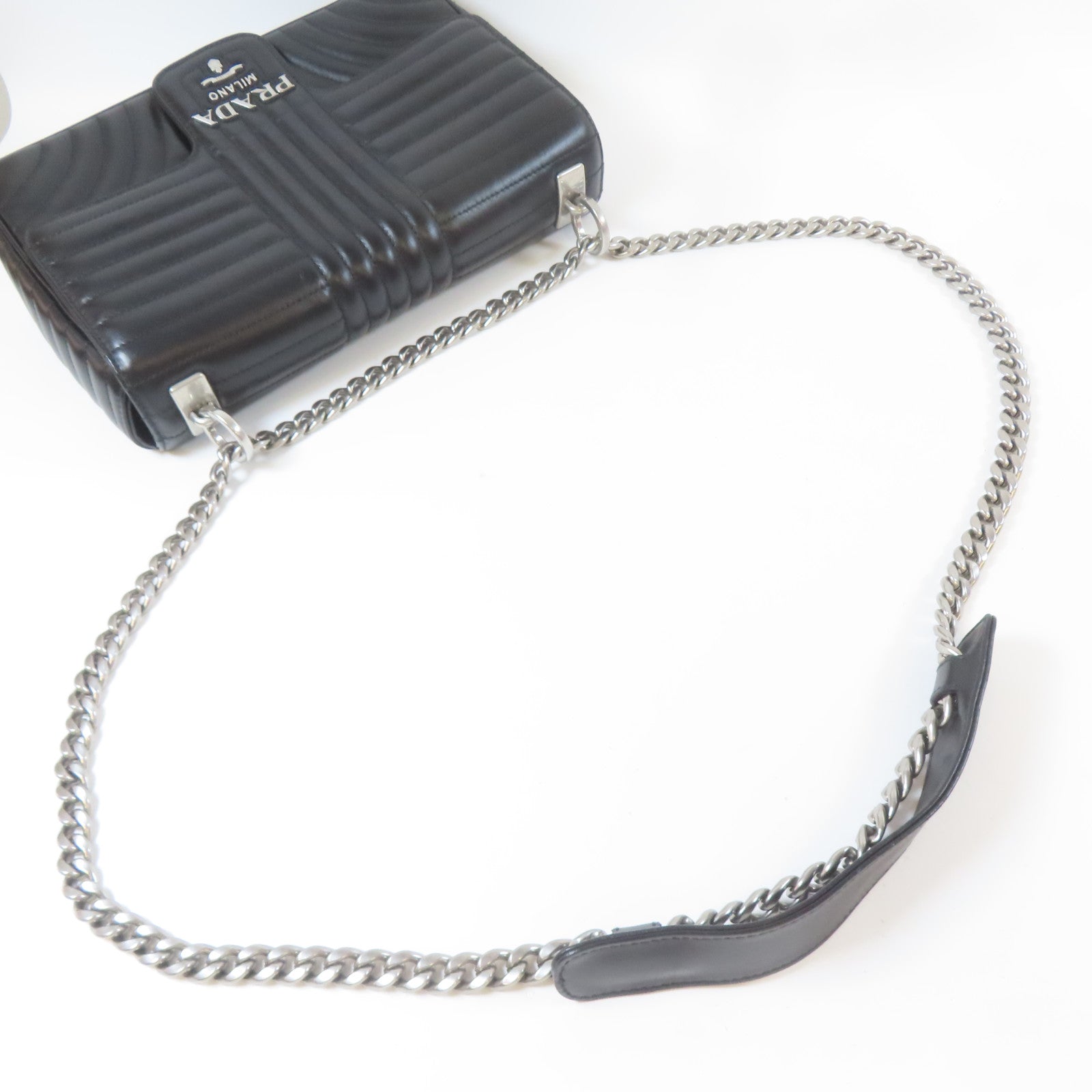 PRADA 牛皮皮革Chain Shoulder Bag銀扣鏈帶肩背袋黑色