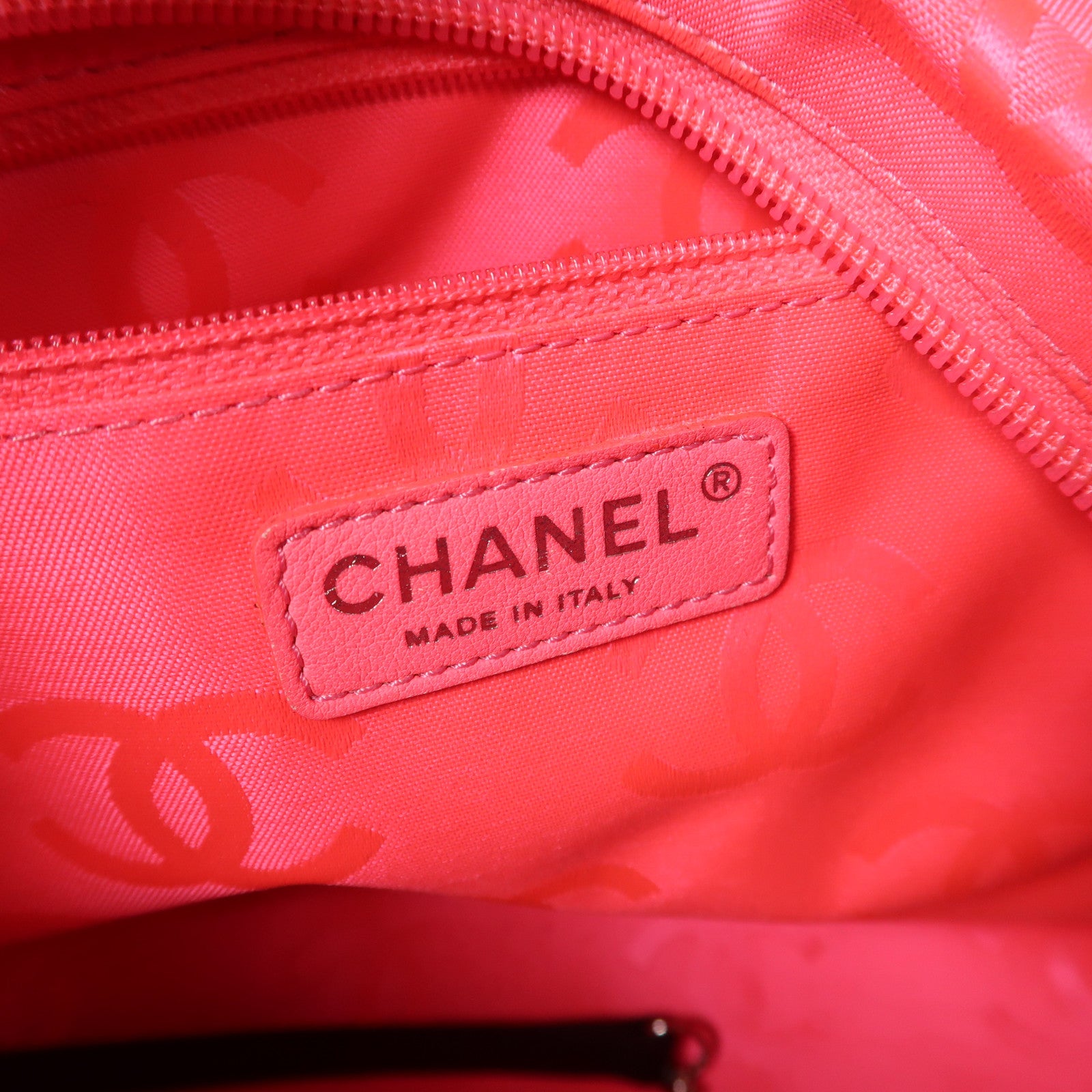 CHANEL 牛皮皮革Cambon Line銀扣肩背袋