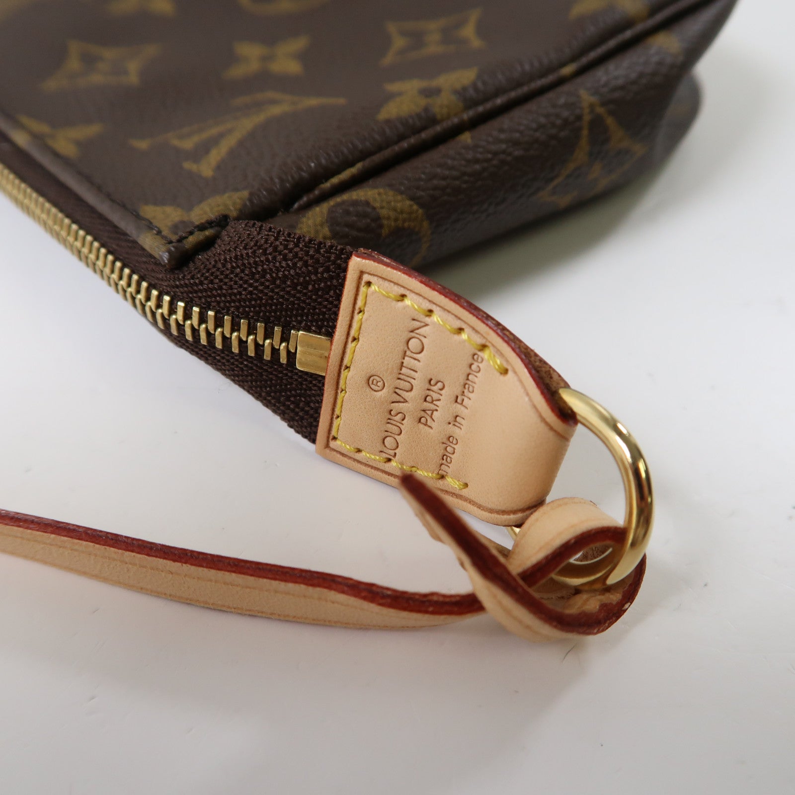 LOUIS VUITTON Monogram Pochette Accessoires金扣手挽袋啡色