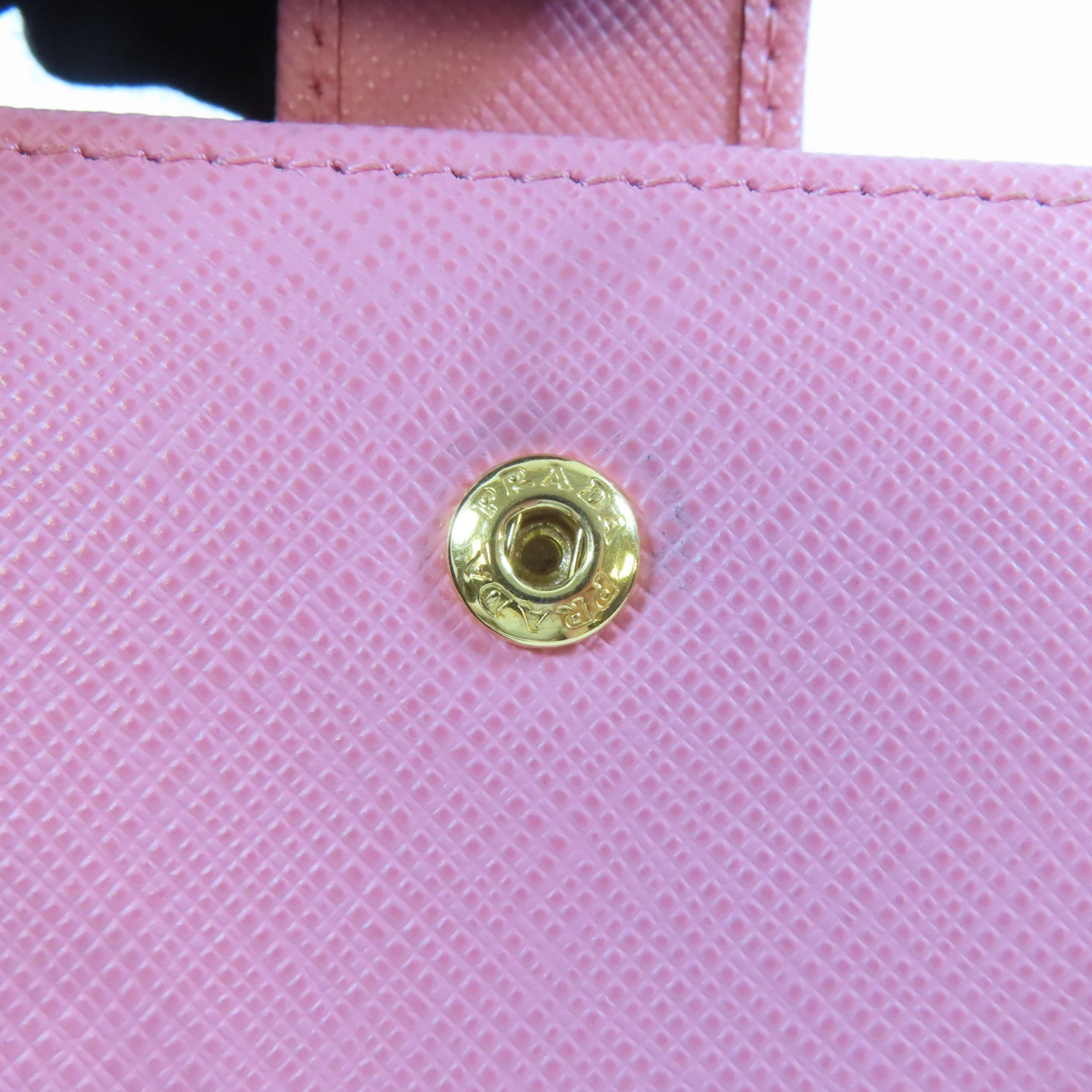 PRADA Saffiano皮革Bifold Wallet金扣錢包粉紅色