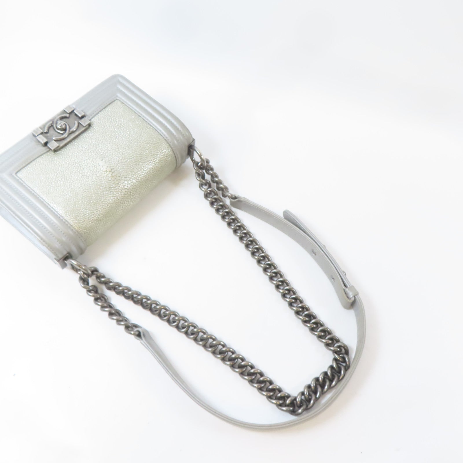 CHANEL 【激減優惠】皮革/Stingray Chanel Boy 20黑扣鏈帶肩背袋銀色