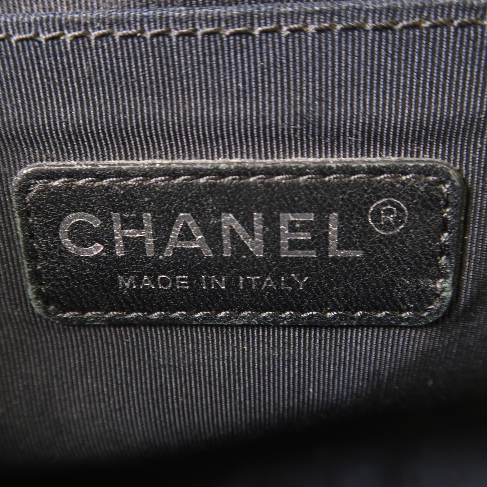 CHANEL 菱格漆皮皮革Boy 25銀扣鏈帶肩背袋金色