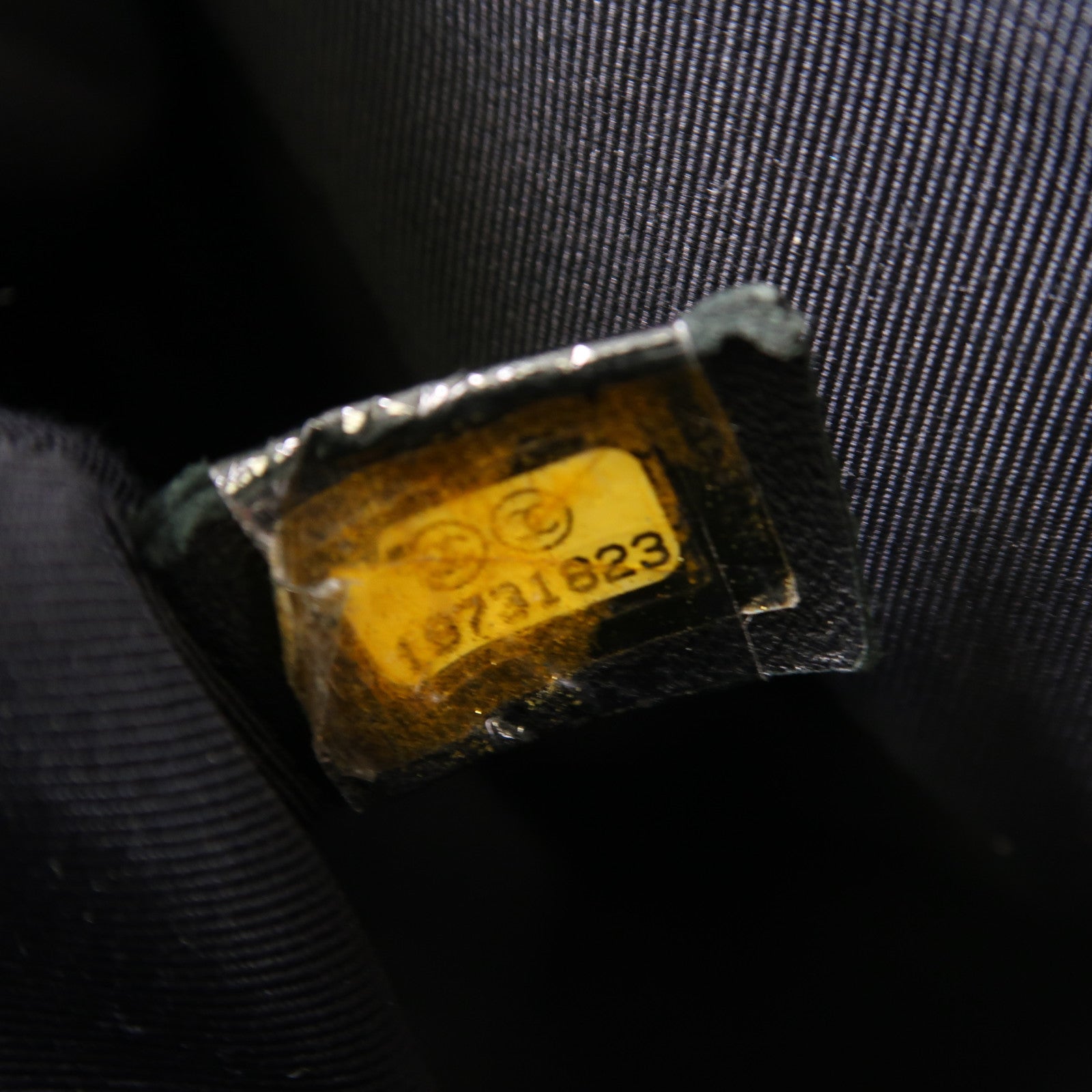 CHANEL 菱格漆皮皮革Boy 25銀扣鏈帶肩背袋金色