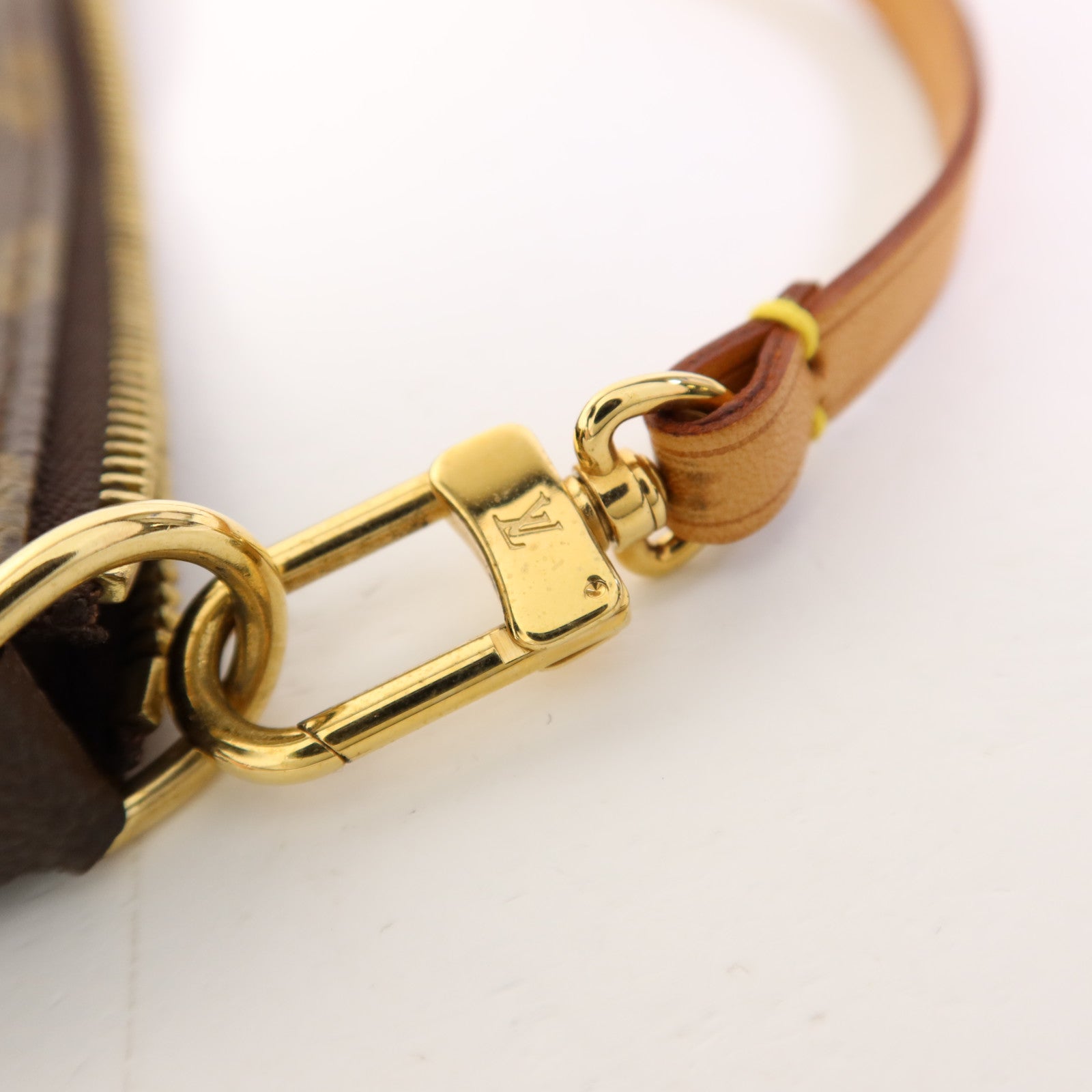 LOUIS VUITTON Monogram Pochette Accessoires金扣手挽袋棕色