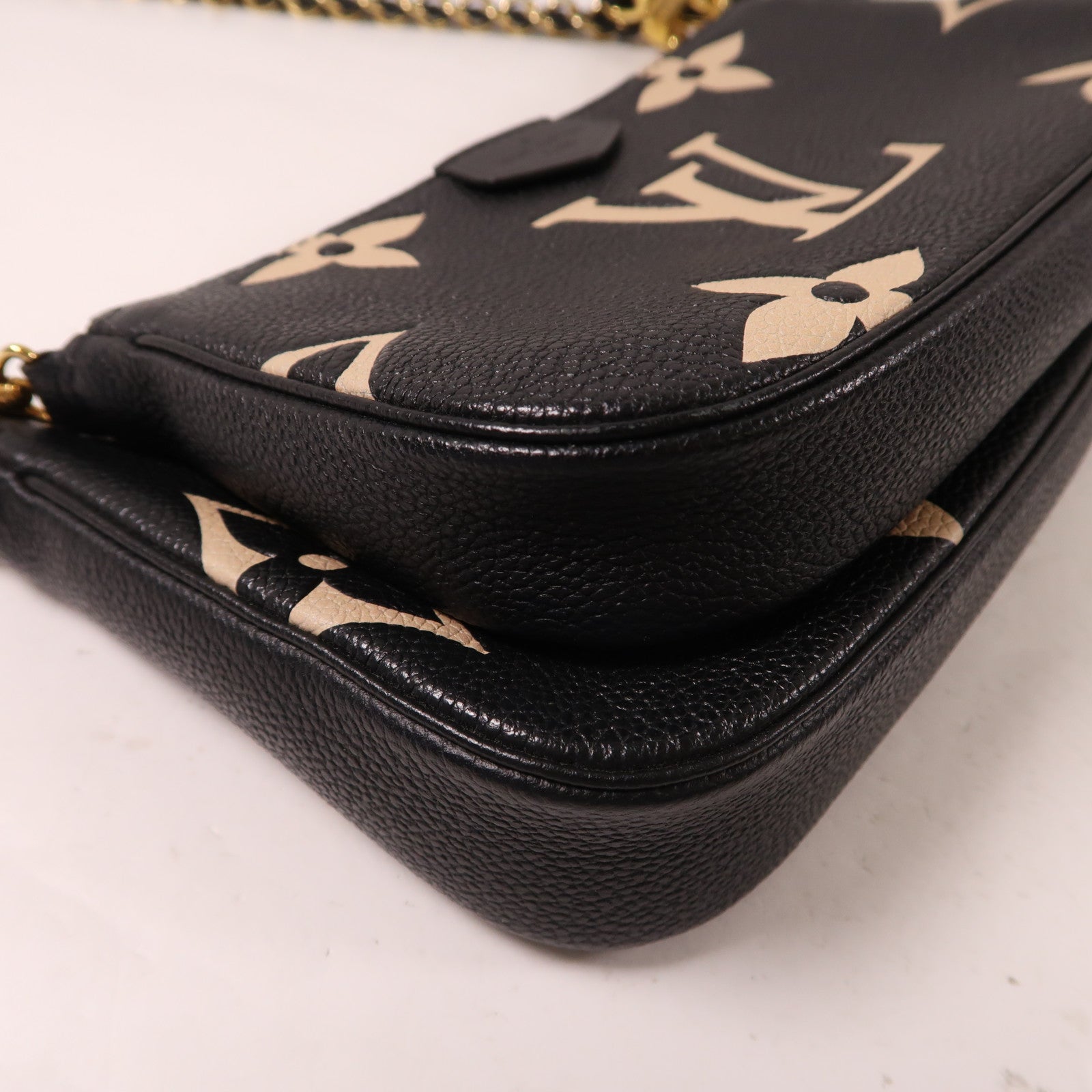LOUIS VUITTON Monogram Empreinte Multi Pochette Accessoires金扣肩背袋黑色