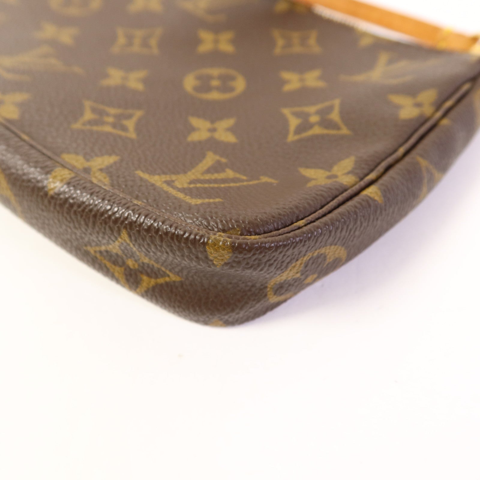 LOUIS VUITTON Monogram Pochette Accessoires金扣手挽袋棕色