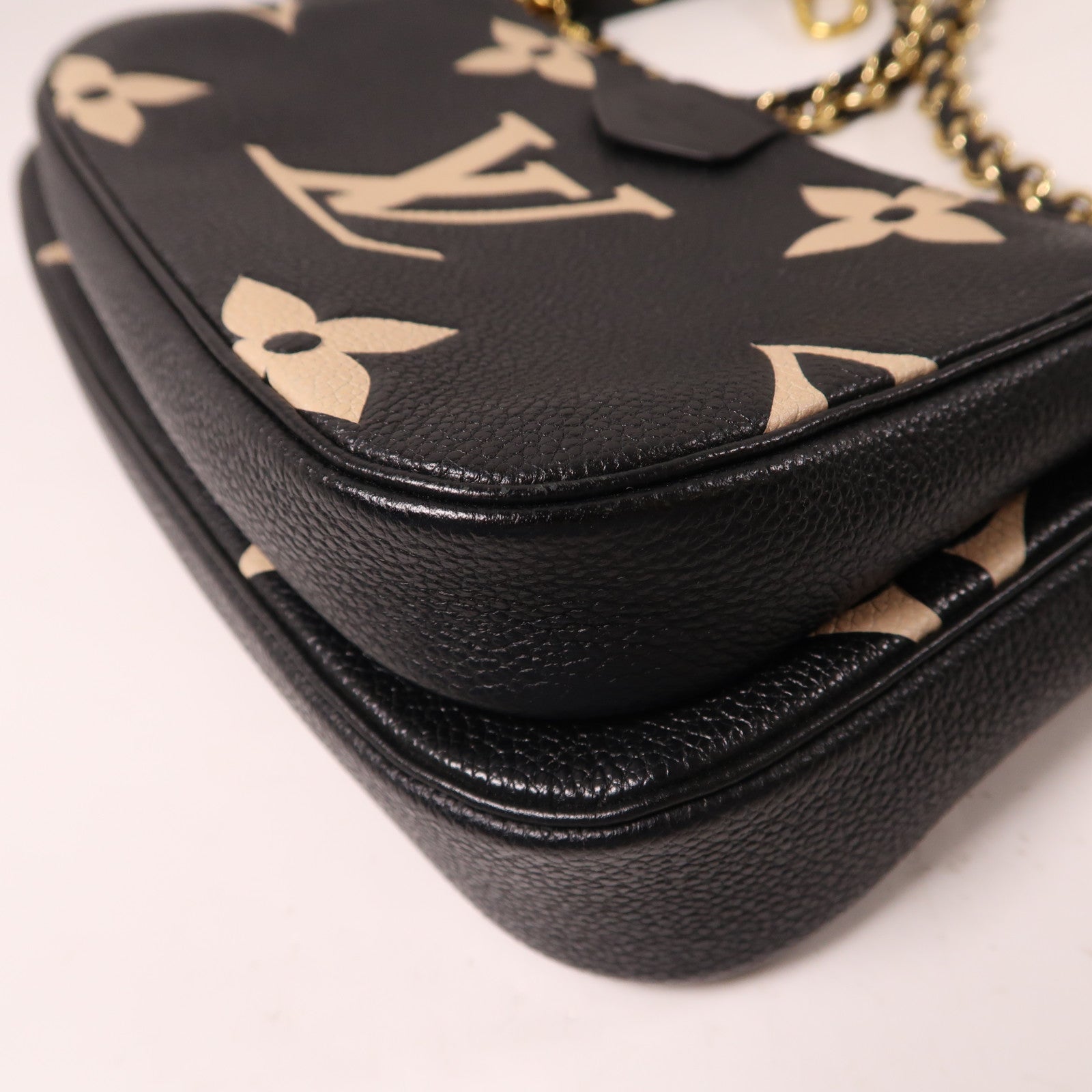 LOUIS VUITTON Monogram Empreinte Multi Pochette Accessoires金扣肩背袋黑色