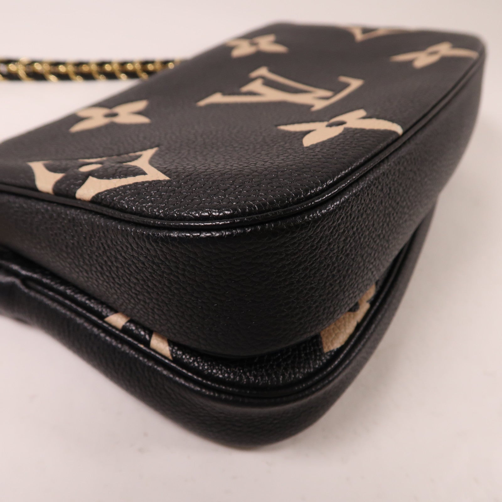 LOUIS VUITTON Monogram Empreinte Multi Pochette Accessoires金扣肩背袋黑色