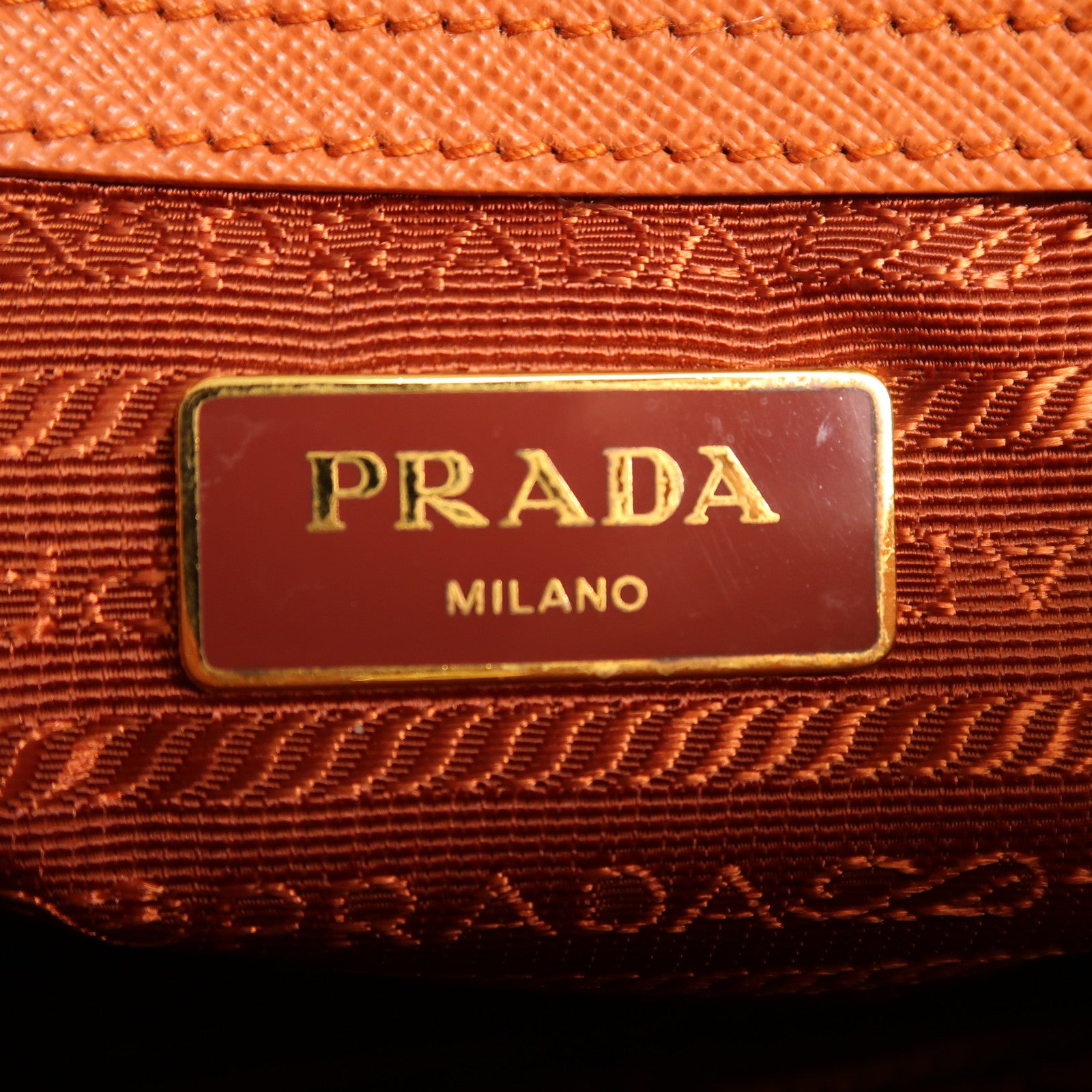 PRADA 牛皮皮革Saffiano Lux金扣手挽肩背兩用袋