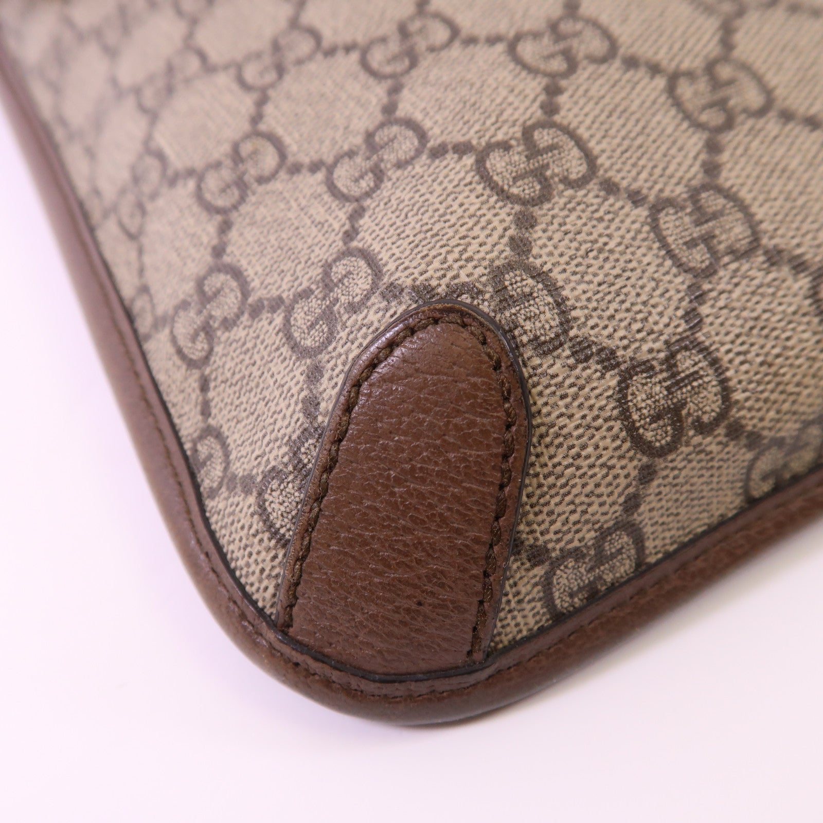 GUCCI 塗層帆布Neo Vintage GG Messenger金扣肩背袋