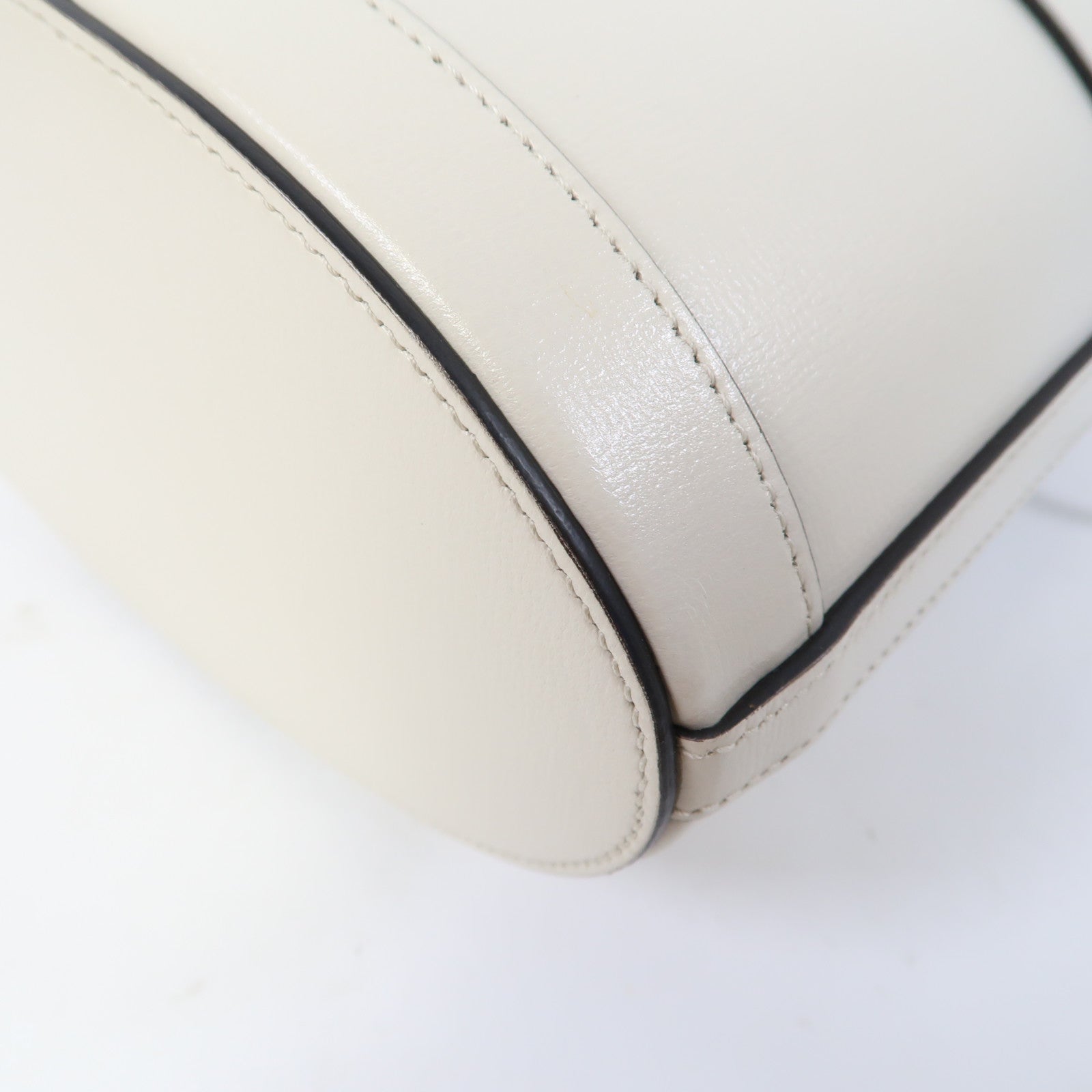 GUCCI 牛皮皮革Shoulder Bag金扣肩背袋白色