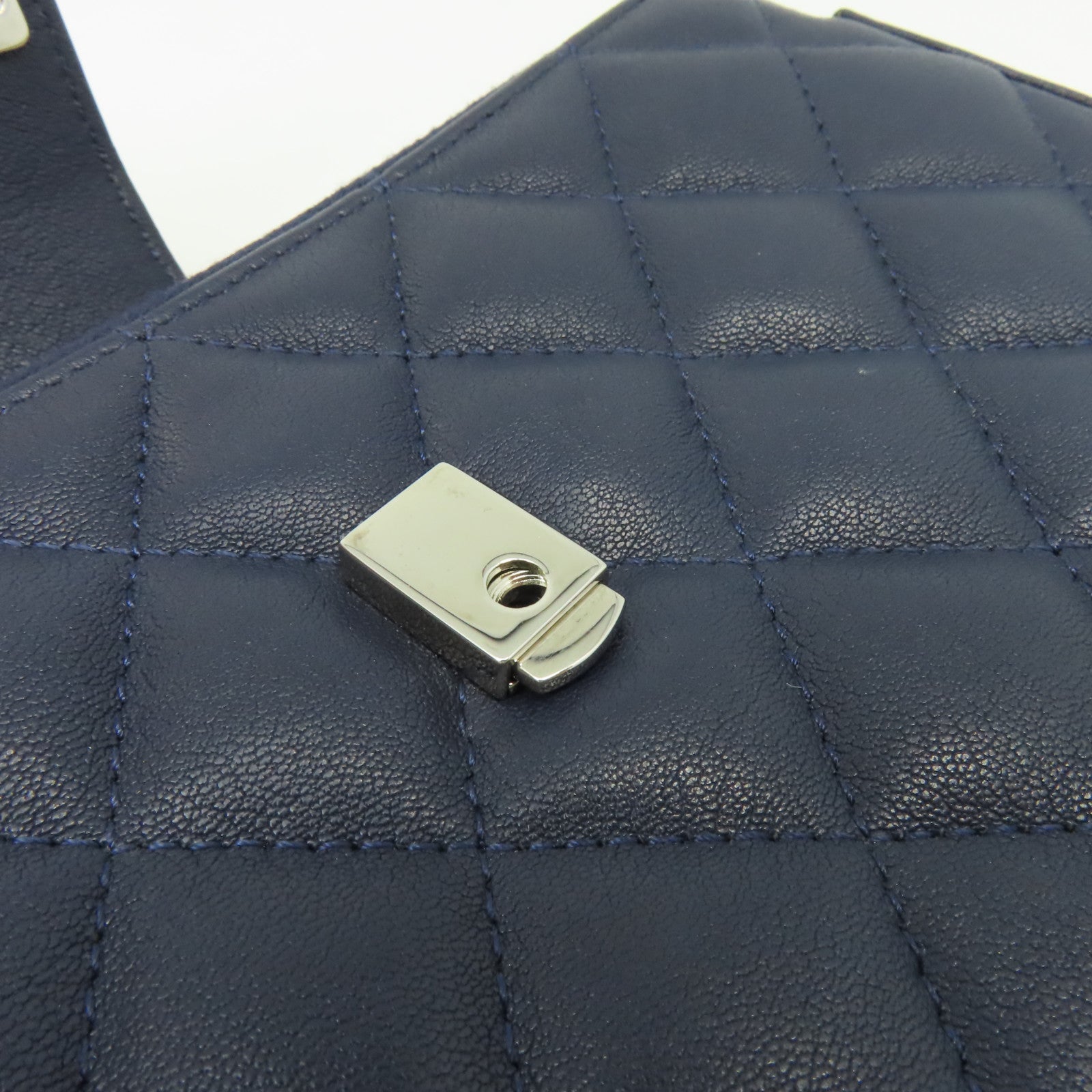 CHANEL 菱格牛皮皮革Chain Shoulder Bag銀扣鏈帶肩背袋寶藍色