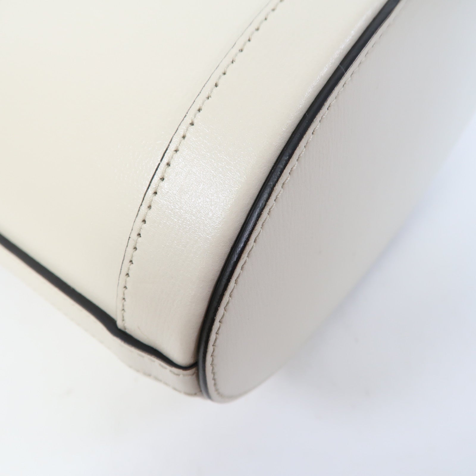 GUCCI 牛皮皮革Shoulder Bag金扣肩背袋白色