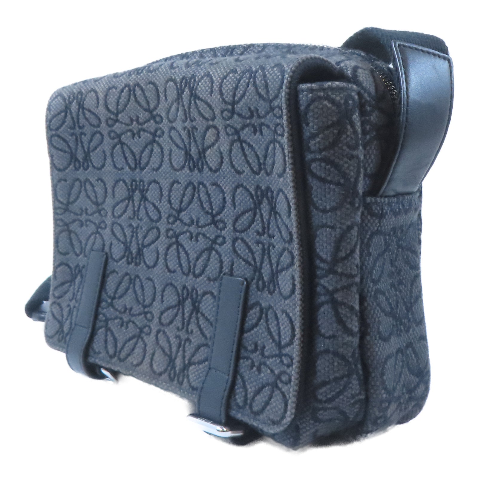 LOEWE 帆布Messenger Bag銀扣肩背袋黑色
