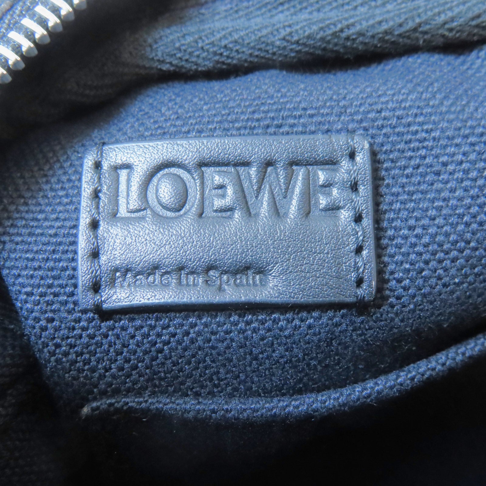 LOEWE 帆布Messenger Bag銀扣肩背袋黑色