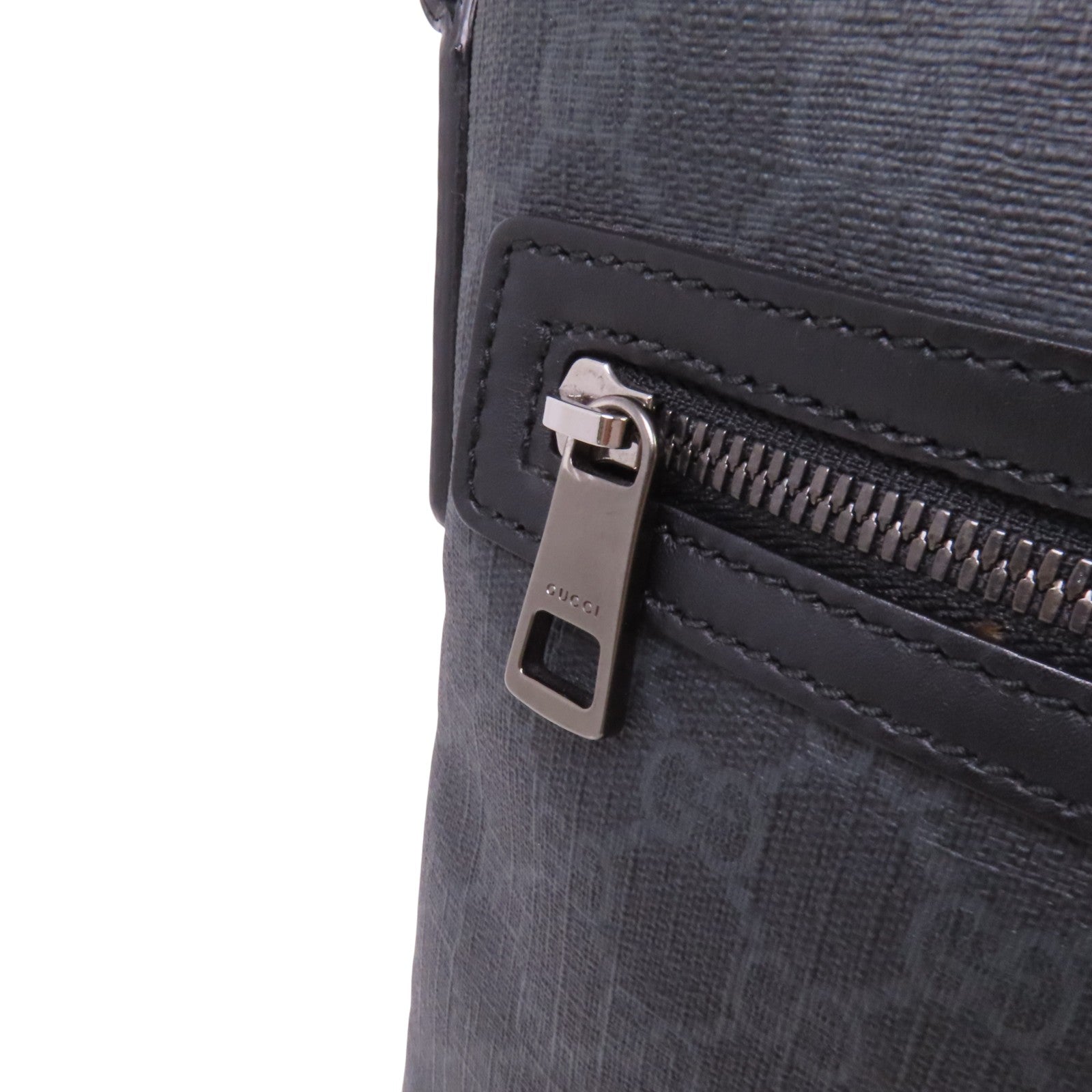 GUCCI 塗層帆布GG Supreme Messenger銀扣肩背袋