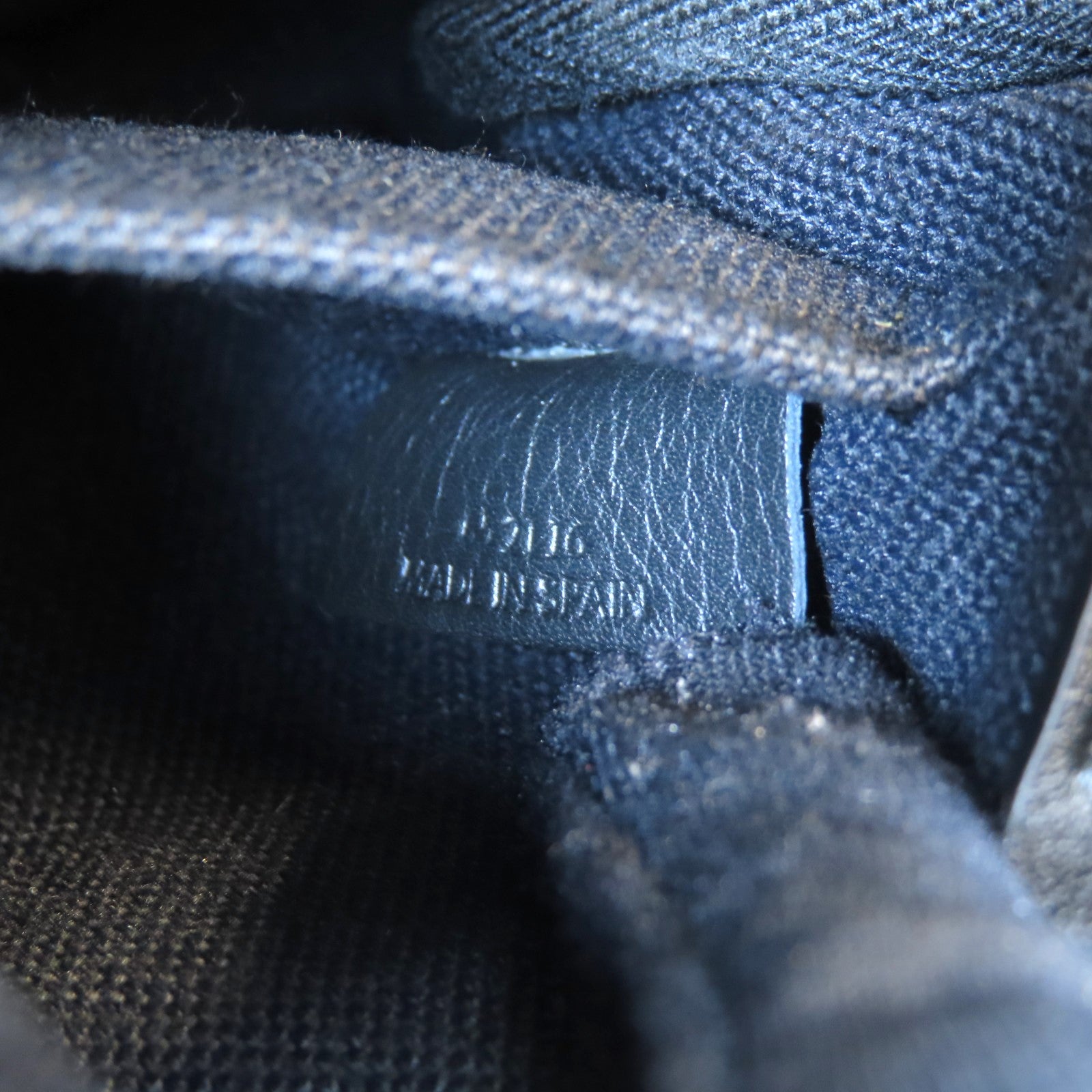 LOEWE 帆布Messenger Bag銀扣肩背袋黑色